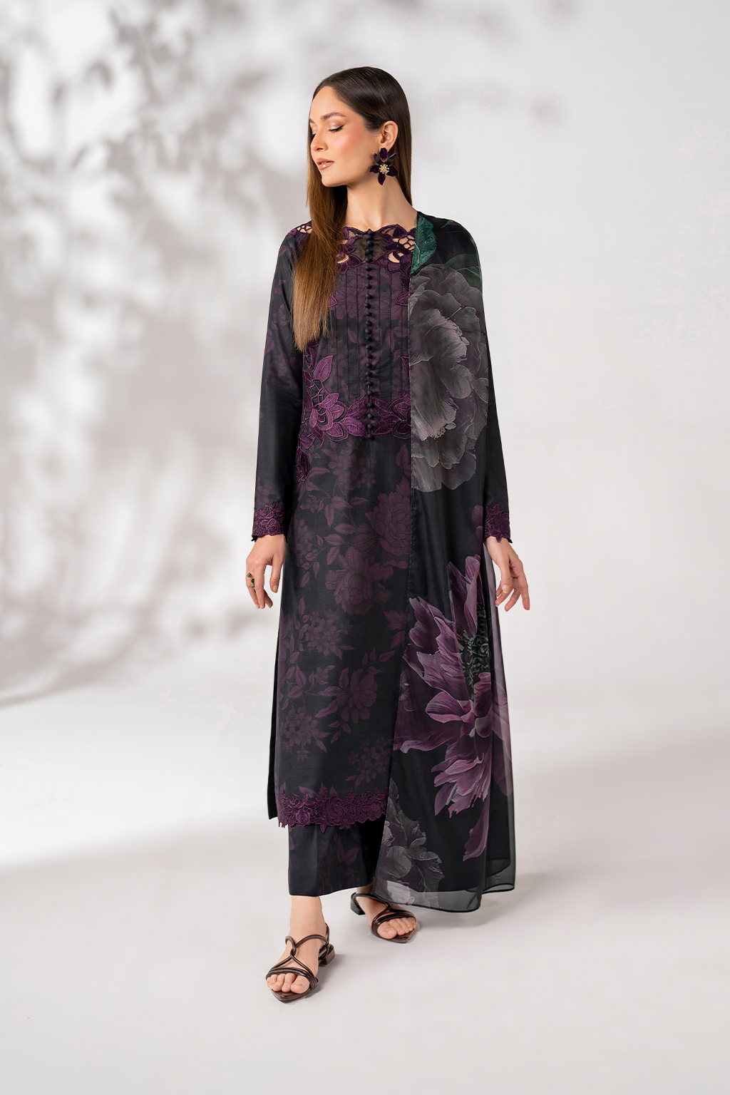 UE-270 Printed Lawn - Iznik Global