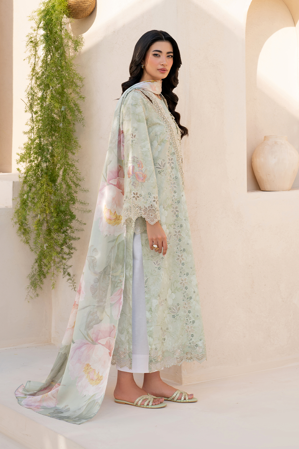 Embroidered Lawn dress - Iznik 