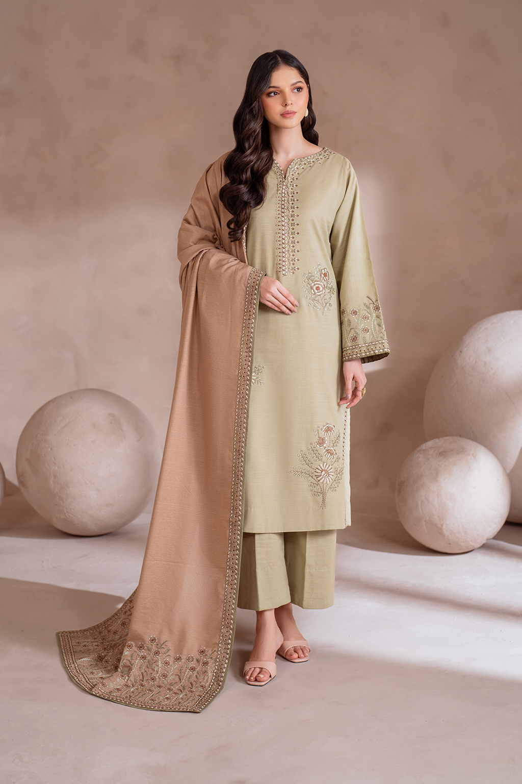 UE-359 Embroidered Khaddar - Iznik