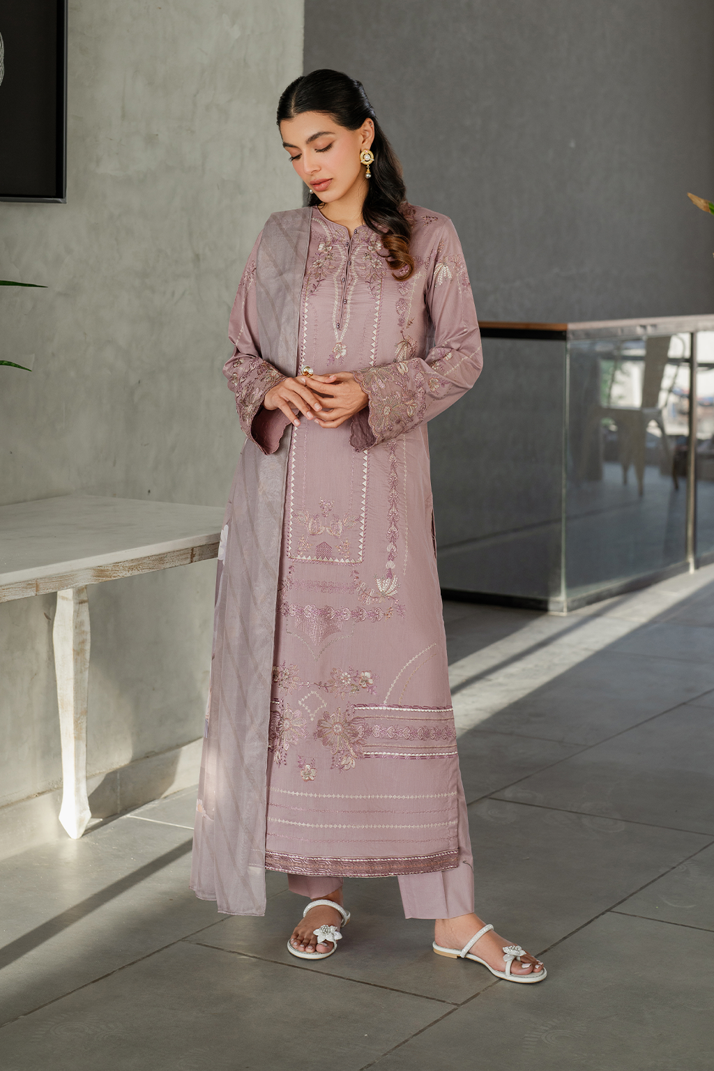 UE-398 Embroidered Lawn