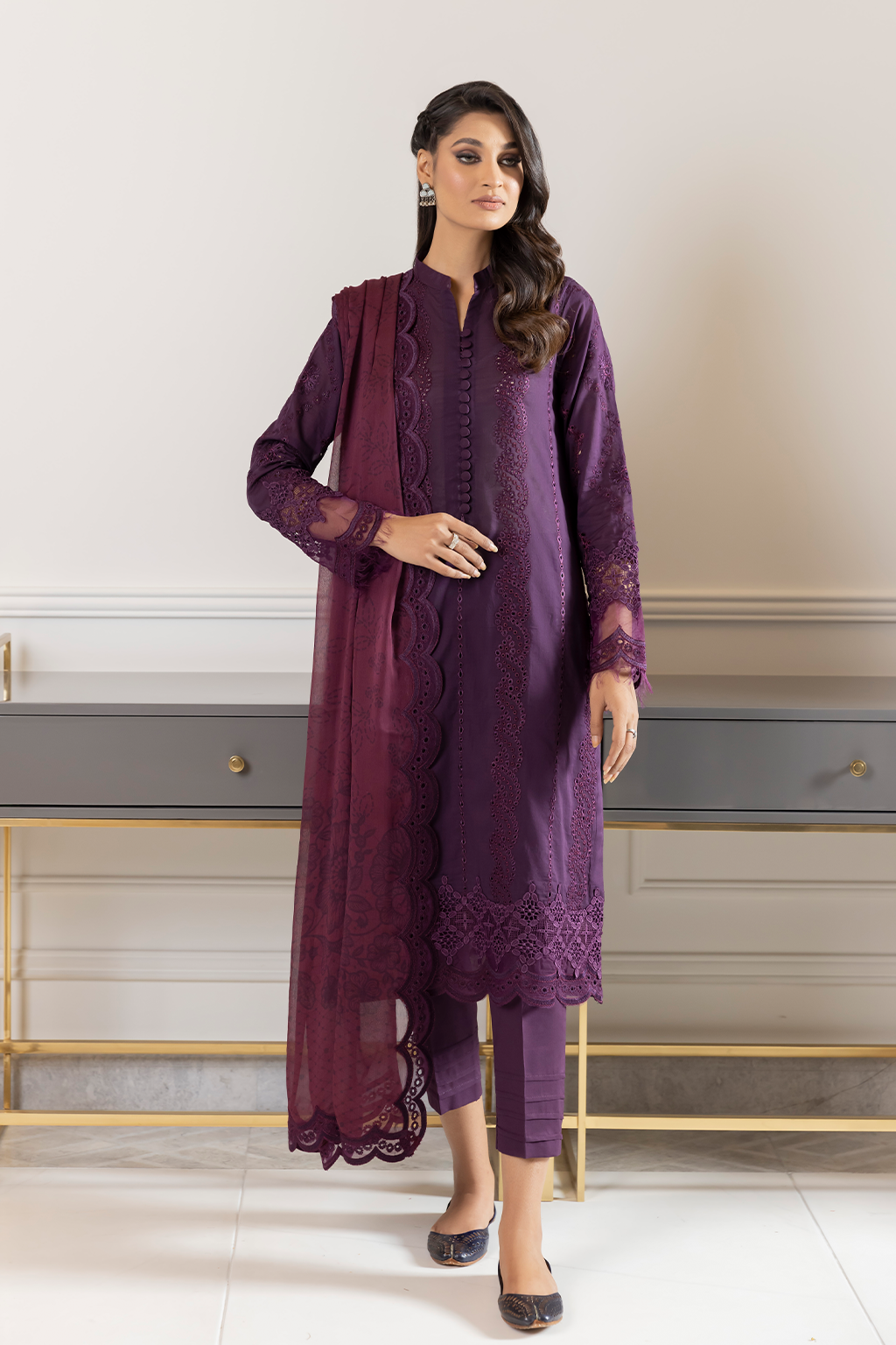 UE-108 Embroidered Lawn - Iznik