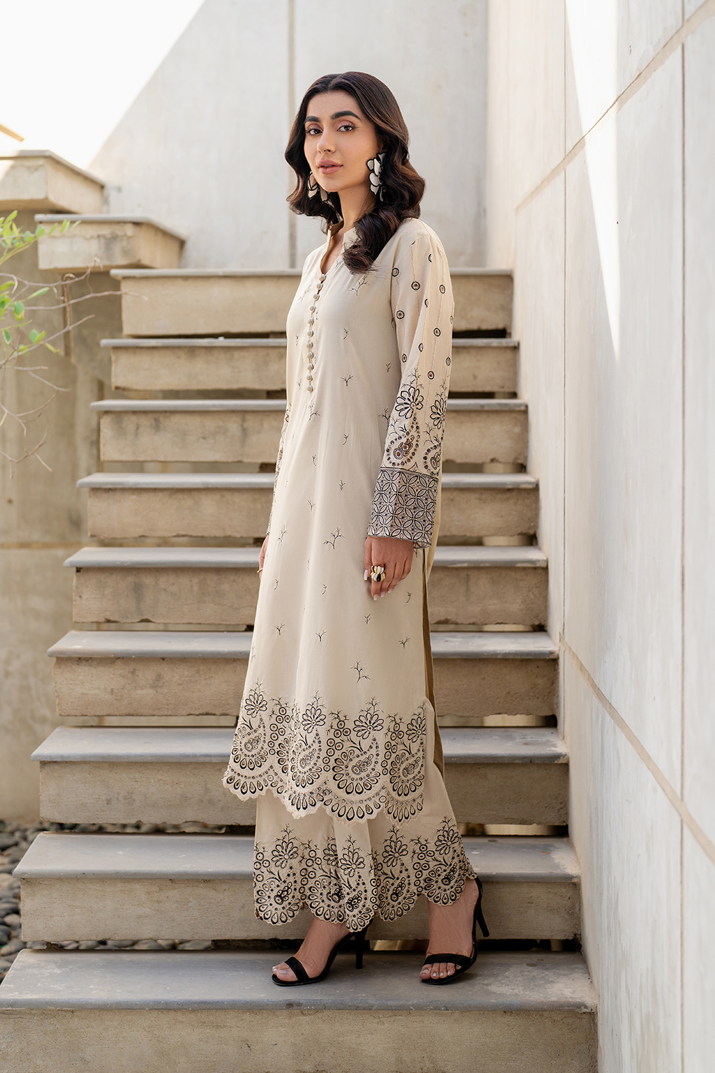 IP-266 Embroidered Lawn - Iznik