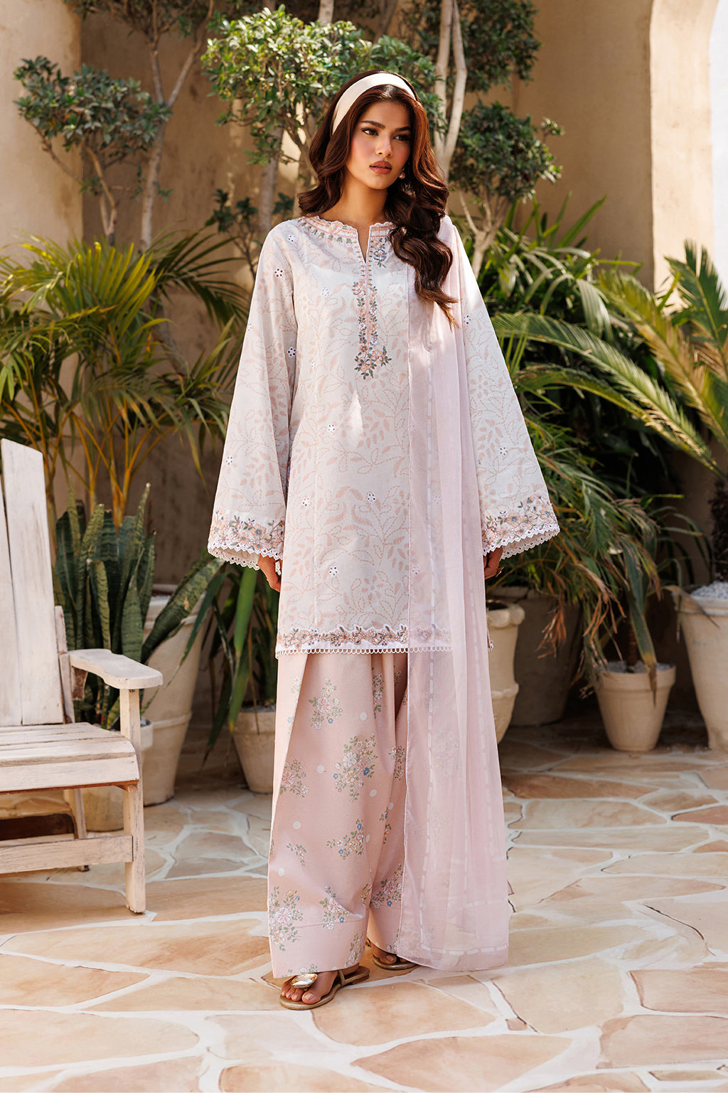 UE-670 Printed Lawn