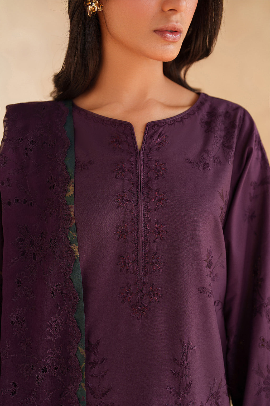 UE-602 Embroidered Lawn - Iznik