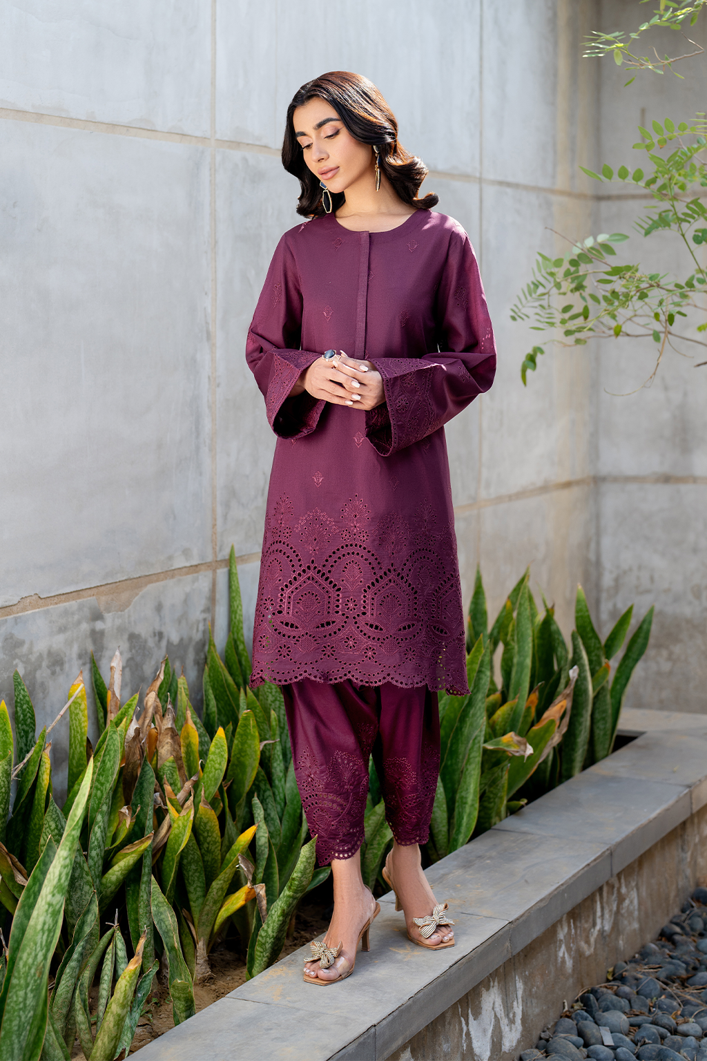 IP-265 Embroidered Lawn - Iznik