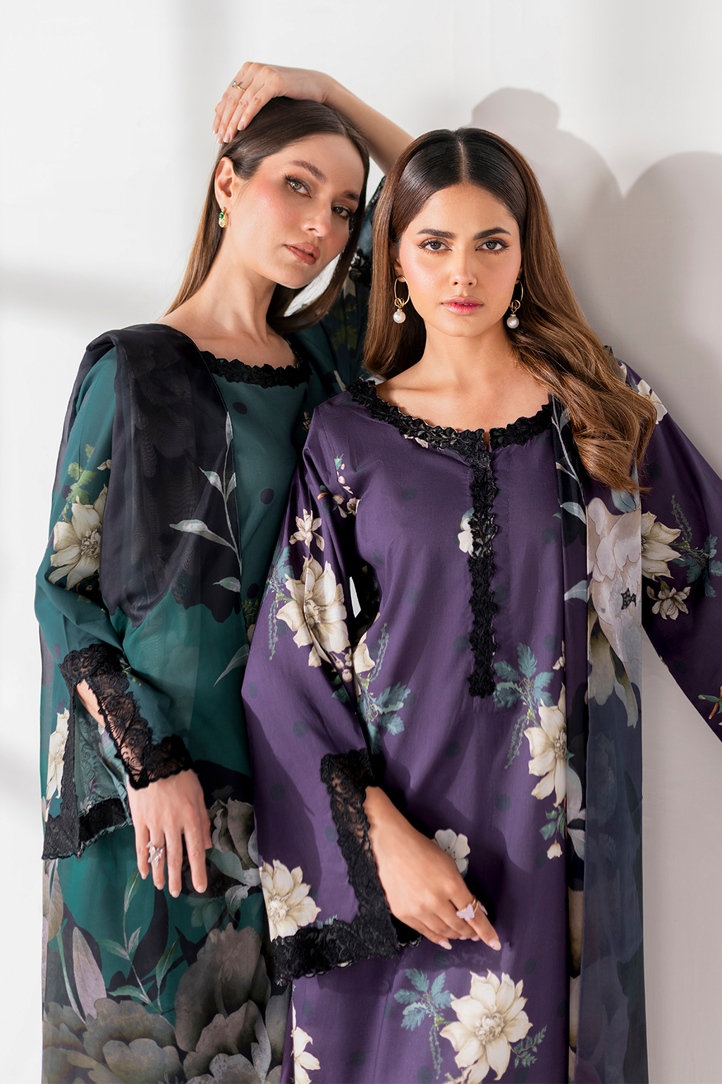 UE-281 Printed Lawn - Iznik