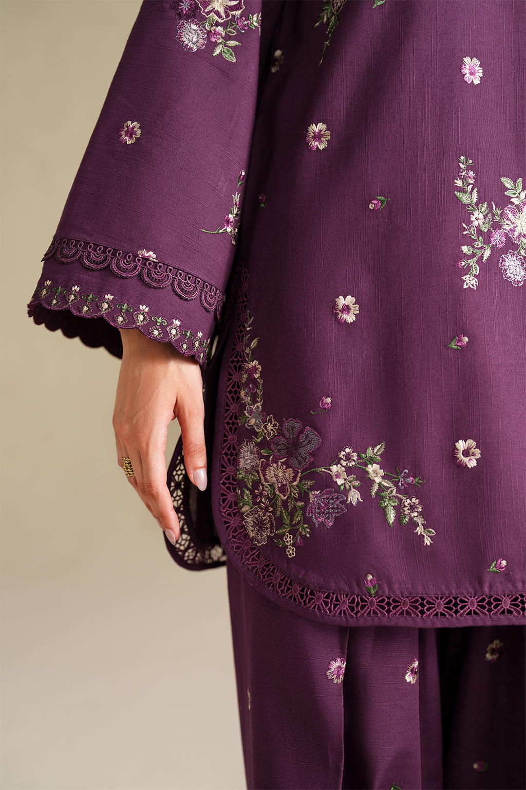 UE-576 Embroidered Khaddar - Iznik