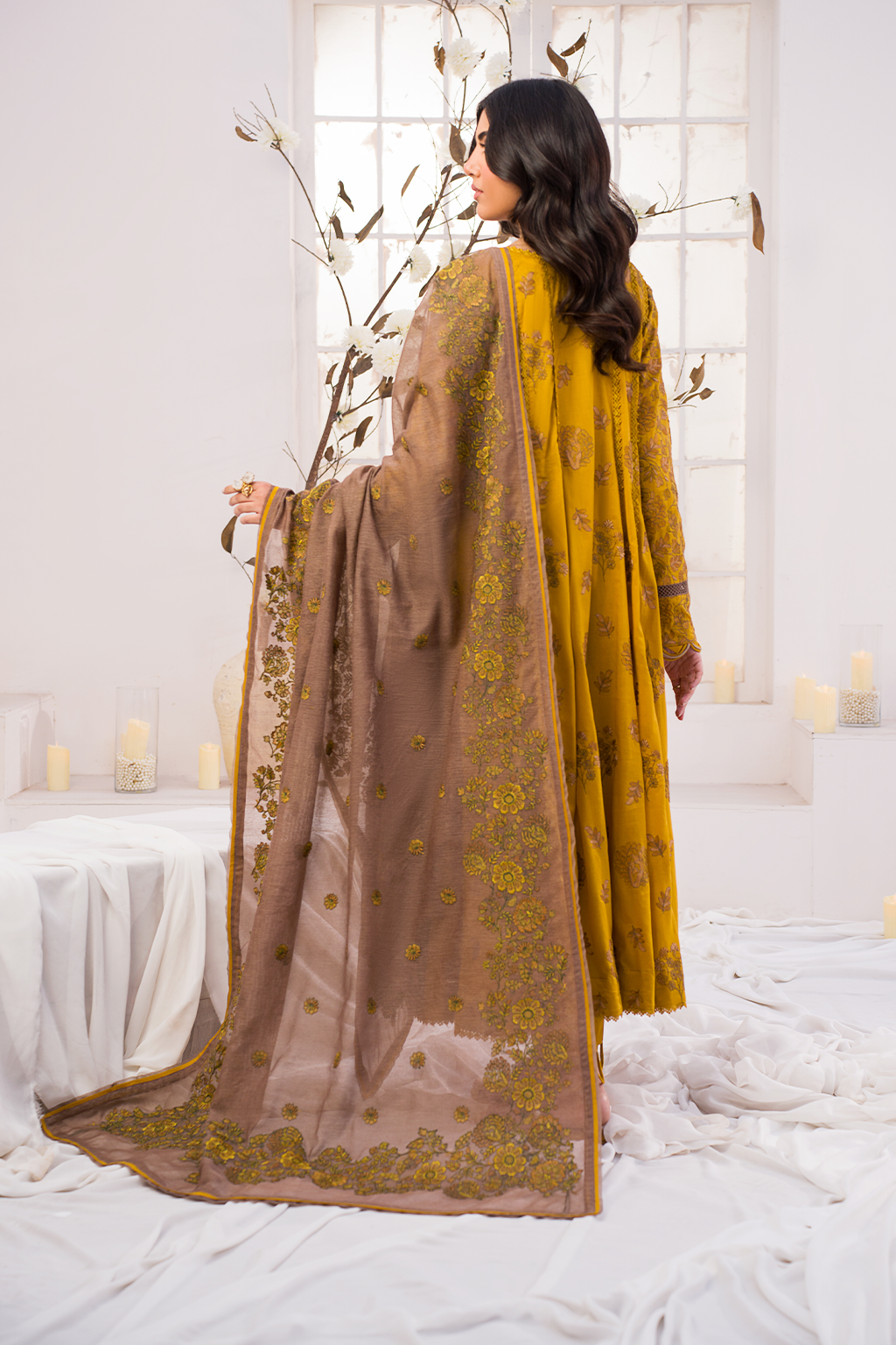 UE-201 Embroidered Lawn - Iznik