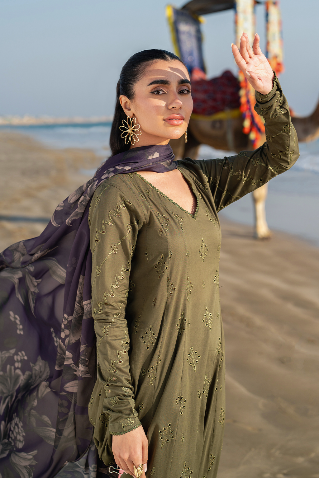 UE-375 Embroidered Lawn - Iznik