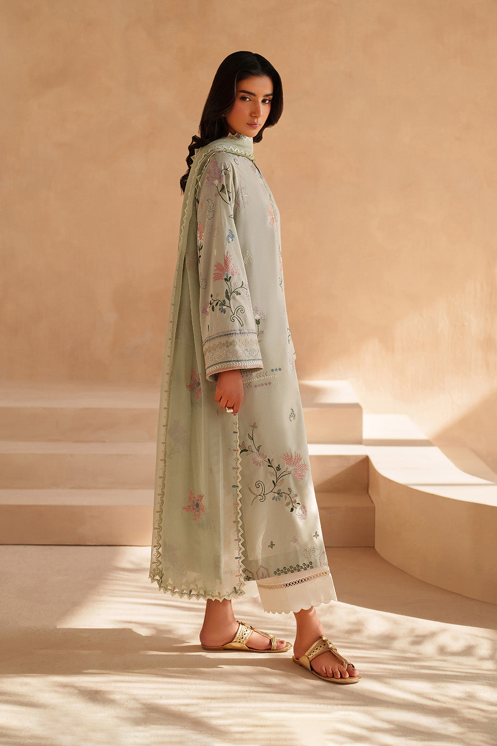 UE-597 Embroidered Lawn - Iznik