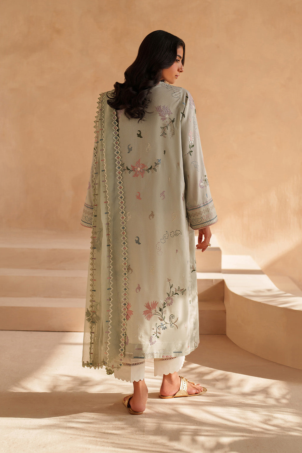 UE-597 Embroidered Lawn - Iznik