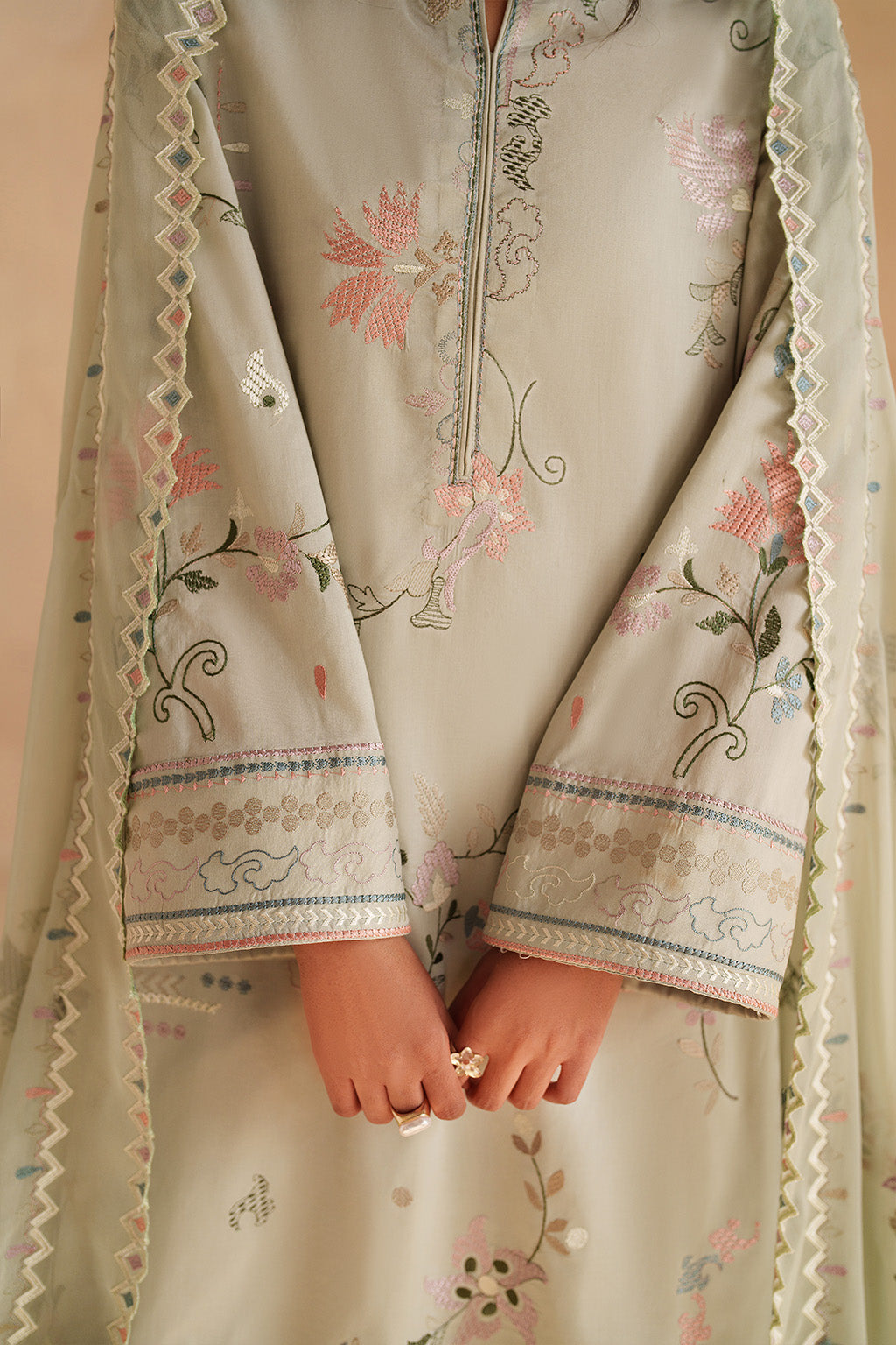 UE-597 Embroidered Lawn - Iznik