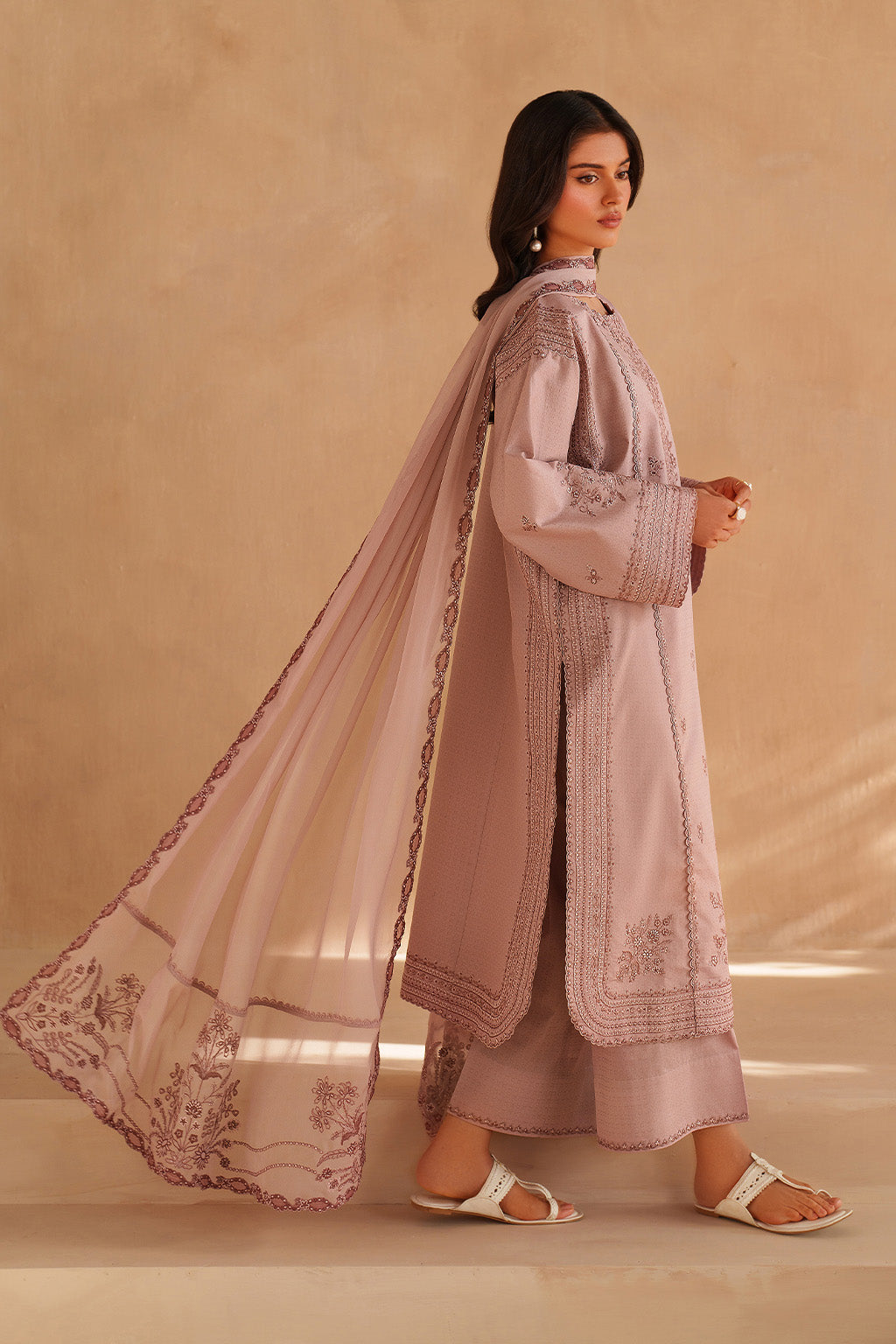 UE-608 Embroidered  Lawn - Iznik