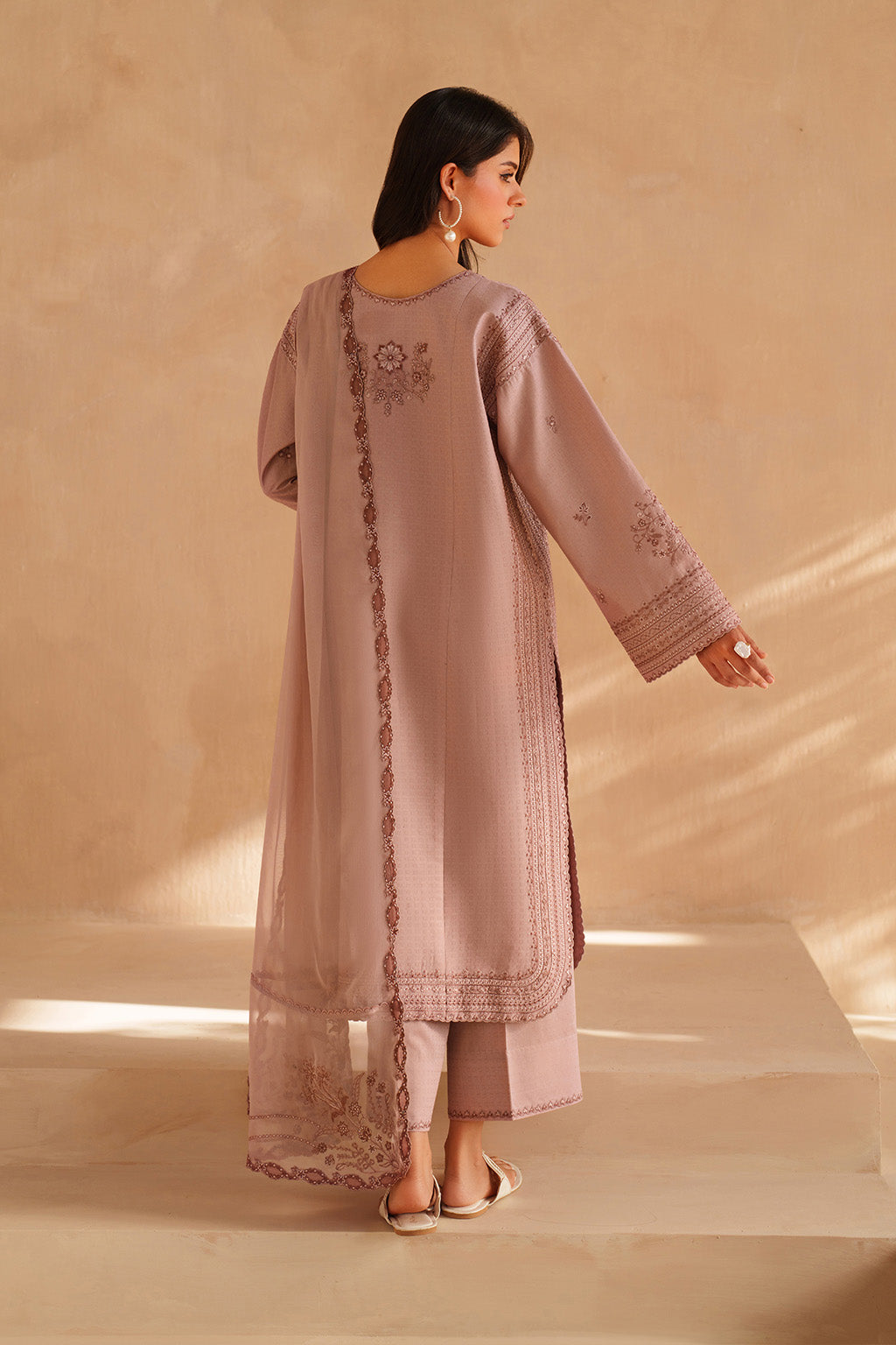 UE-608 Embroidered  Lawn - Iznik