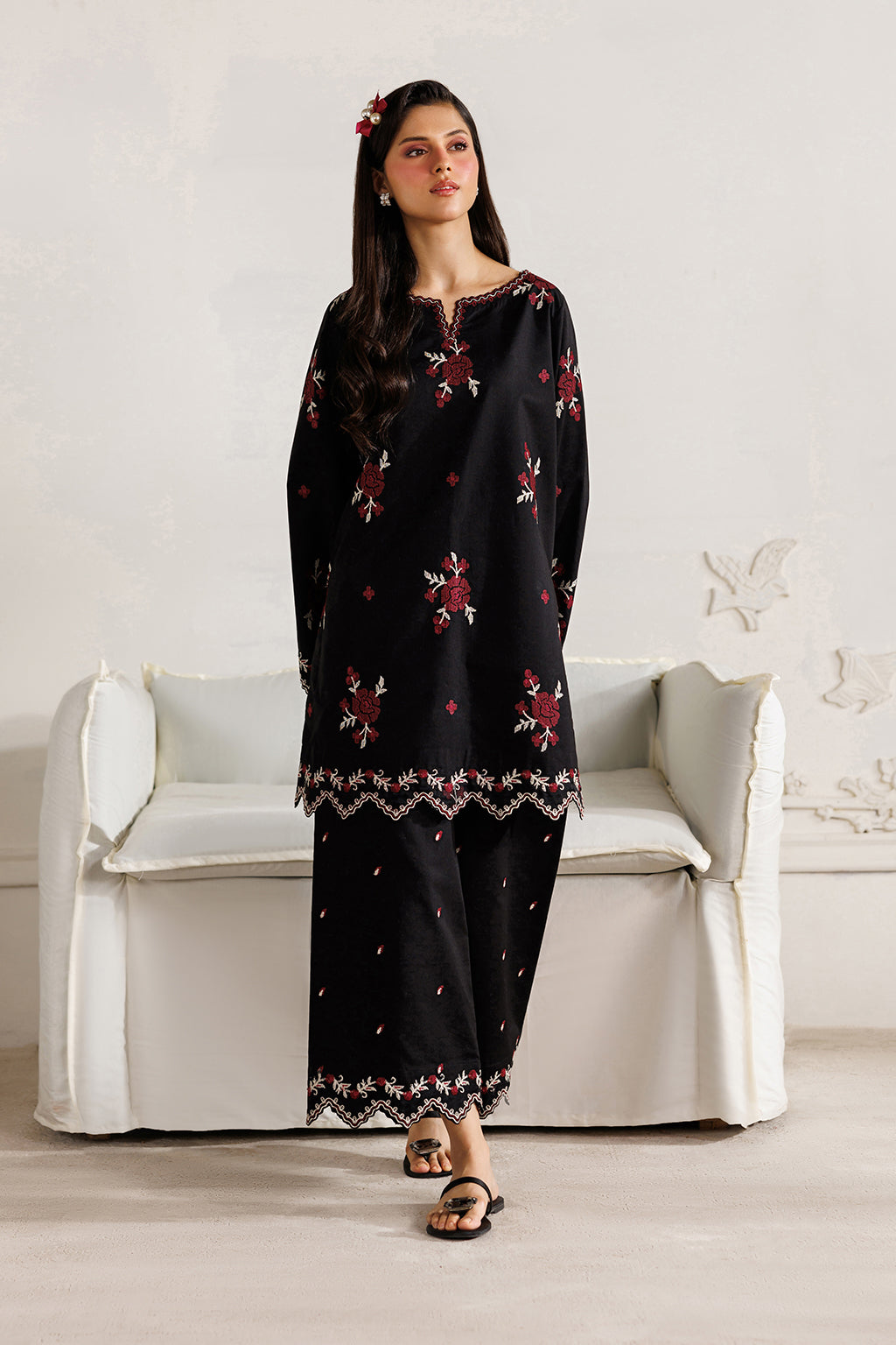IP-354 Embroidered Lawn Main image