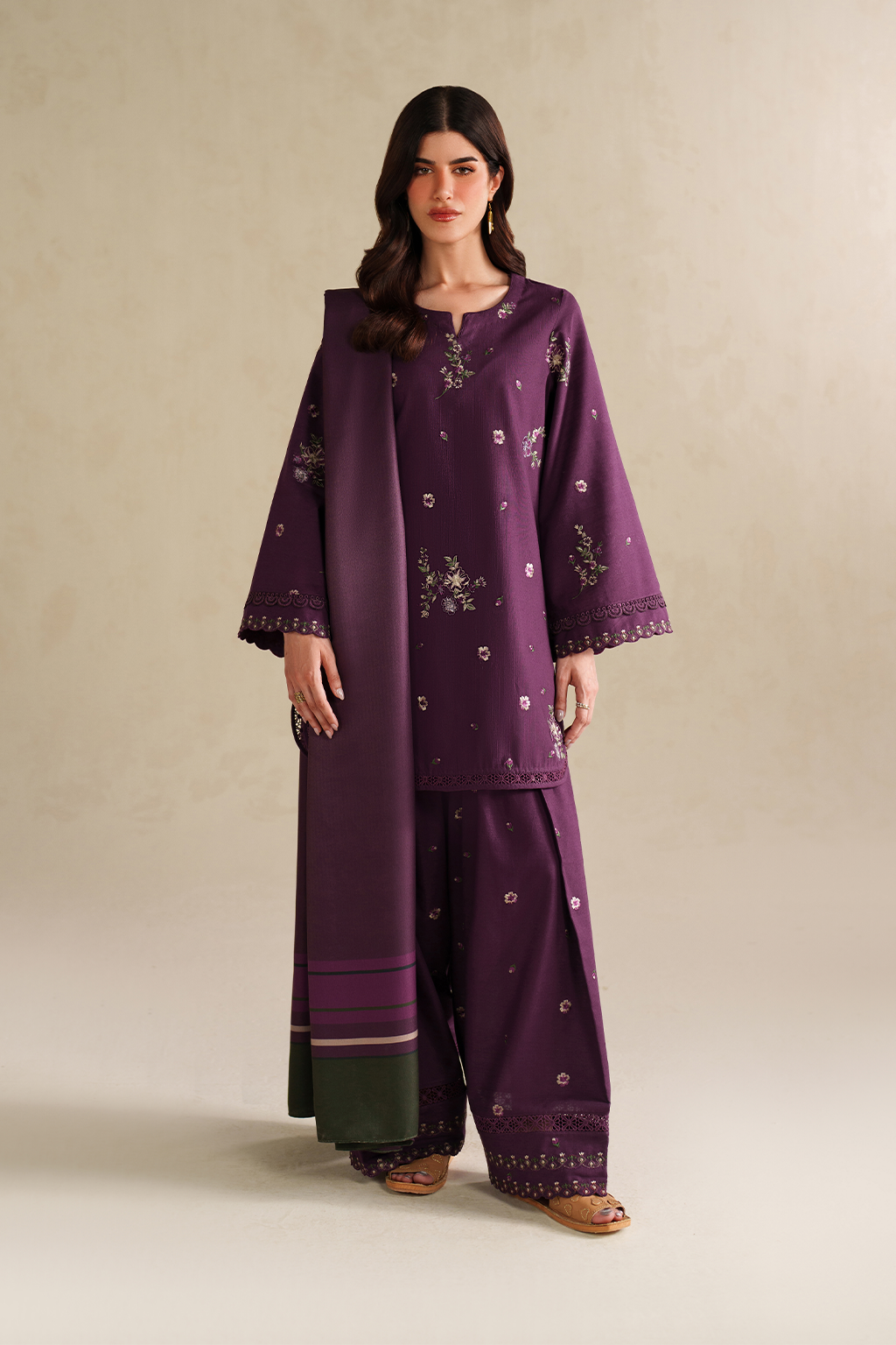 UE-576 Embroidered Khaddar - Iznik