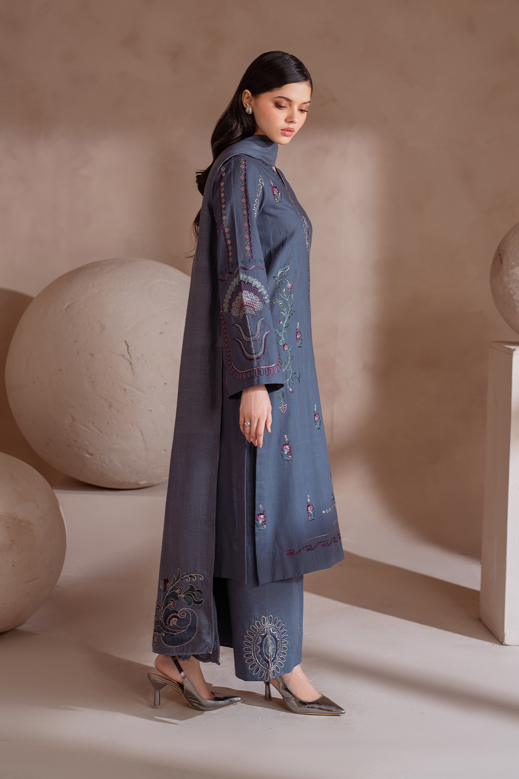 UE-360 Embroidered Khaddar - Iznik