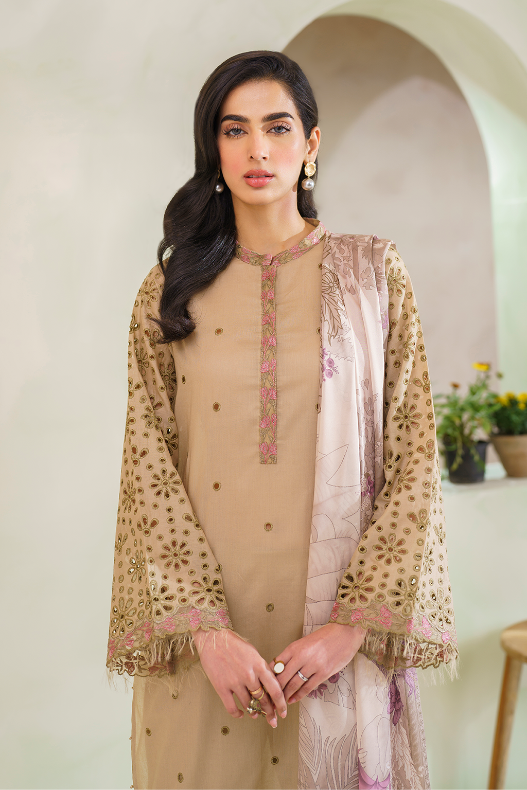 UE-302 Embroidered Lawn