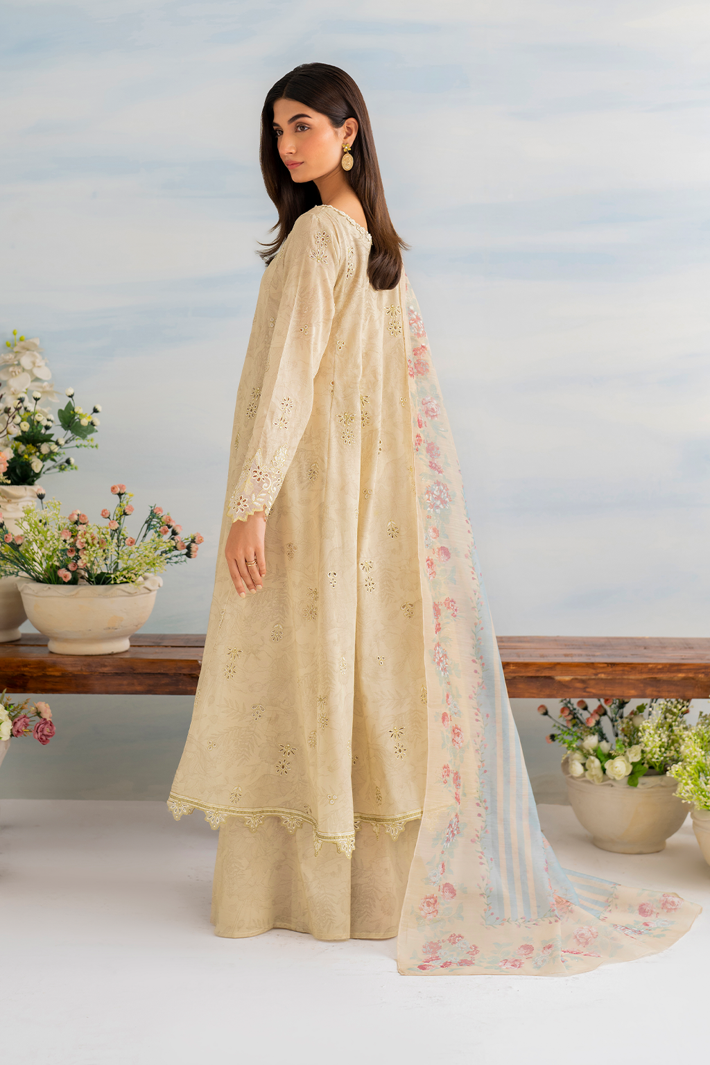 IGL-03 Embroidered Lawn - Iznik