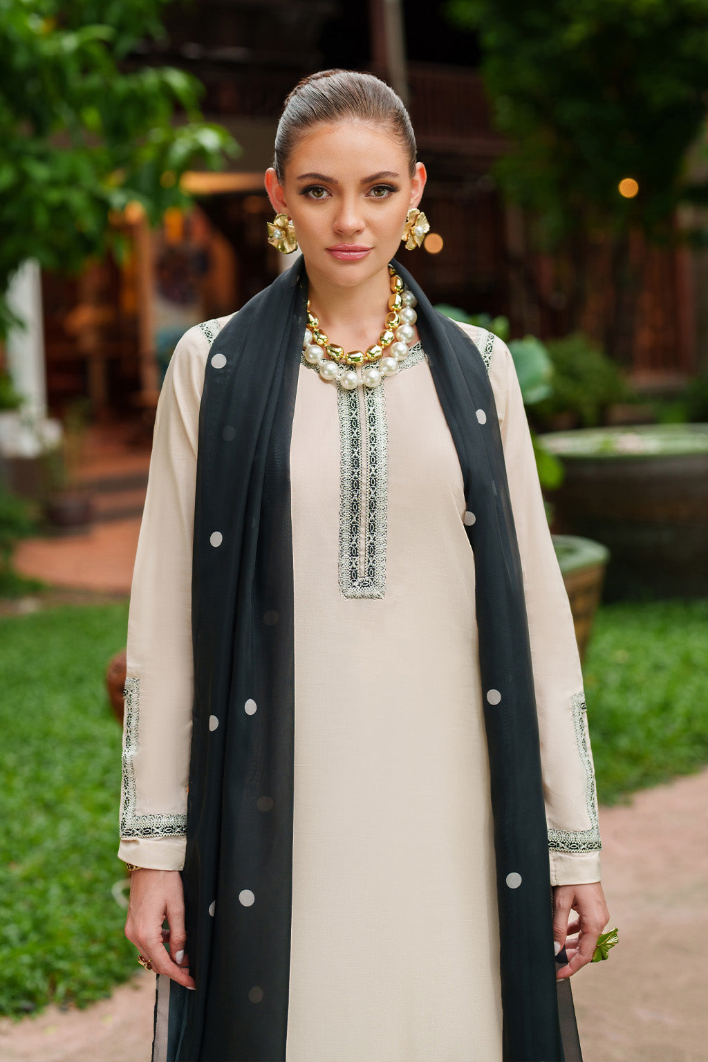 UE-515 Dyed Plain Lawn Secondary image