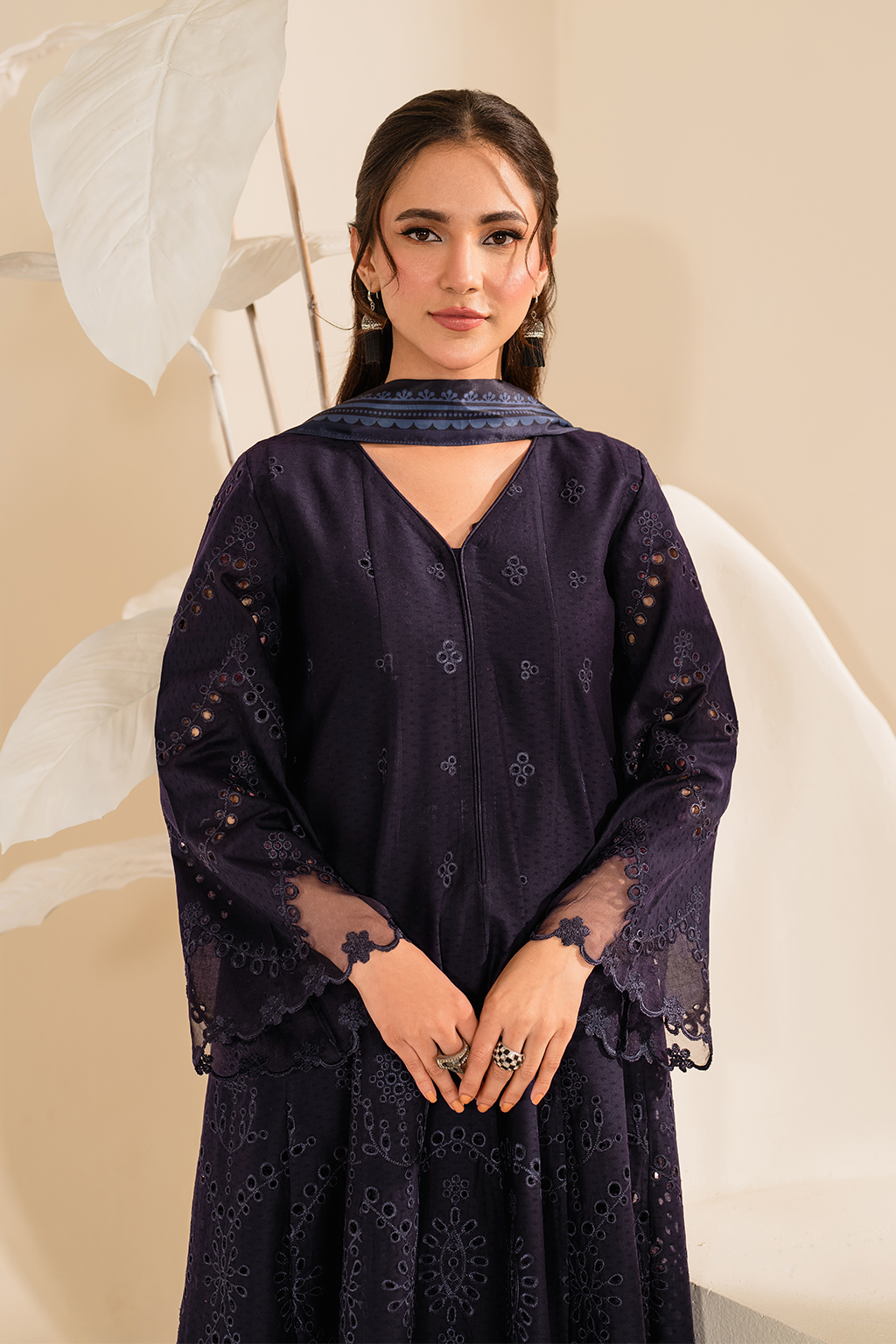 UE-427 Embroidered Textured Lawn - Iznik