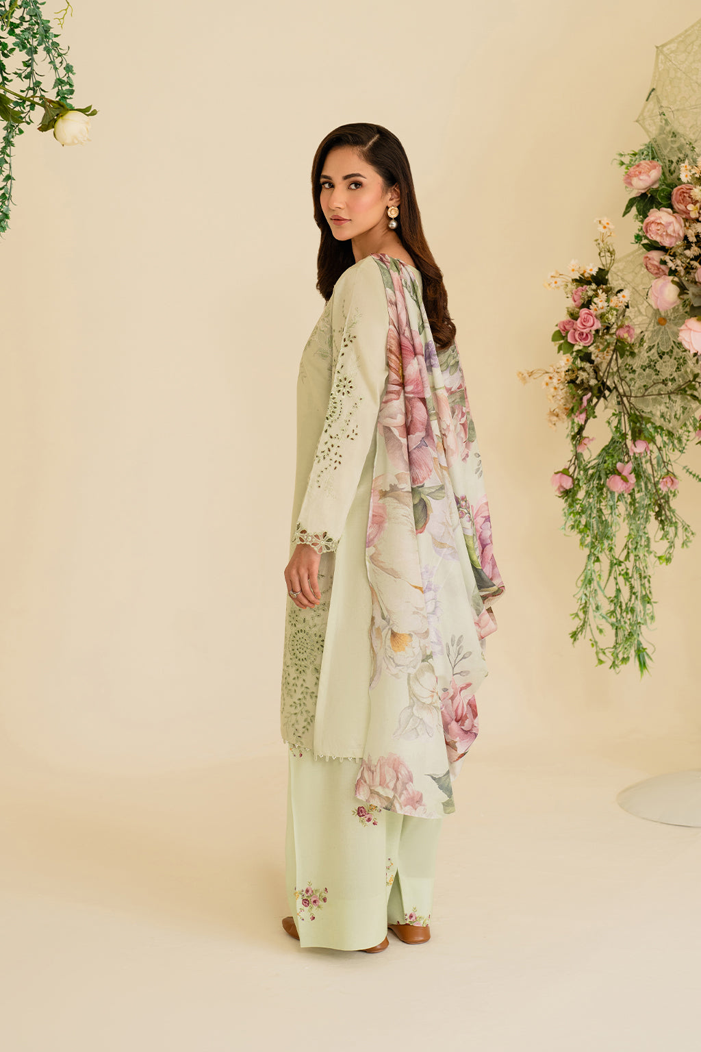 UE-423 Embroidered Textured Lawn