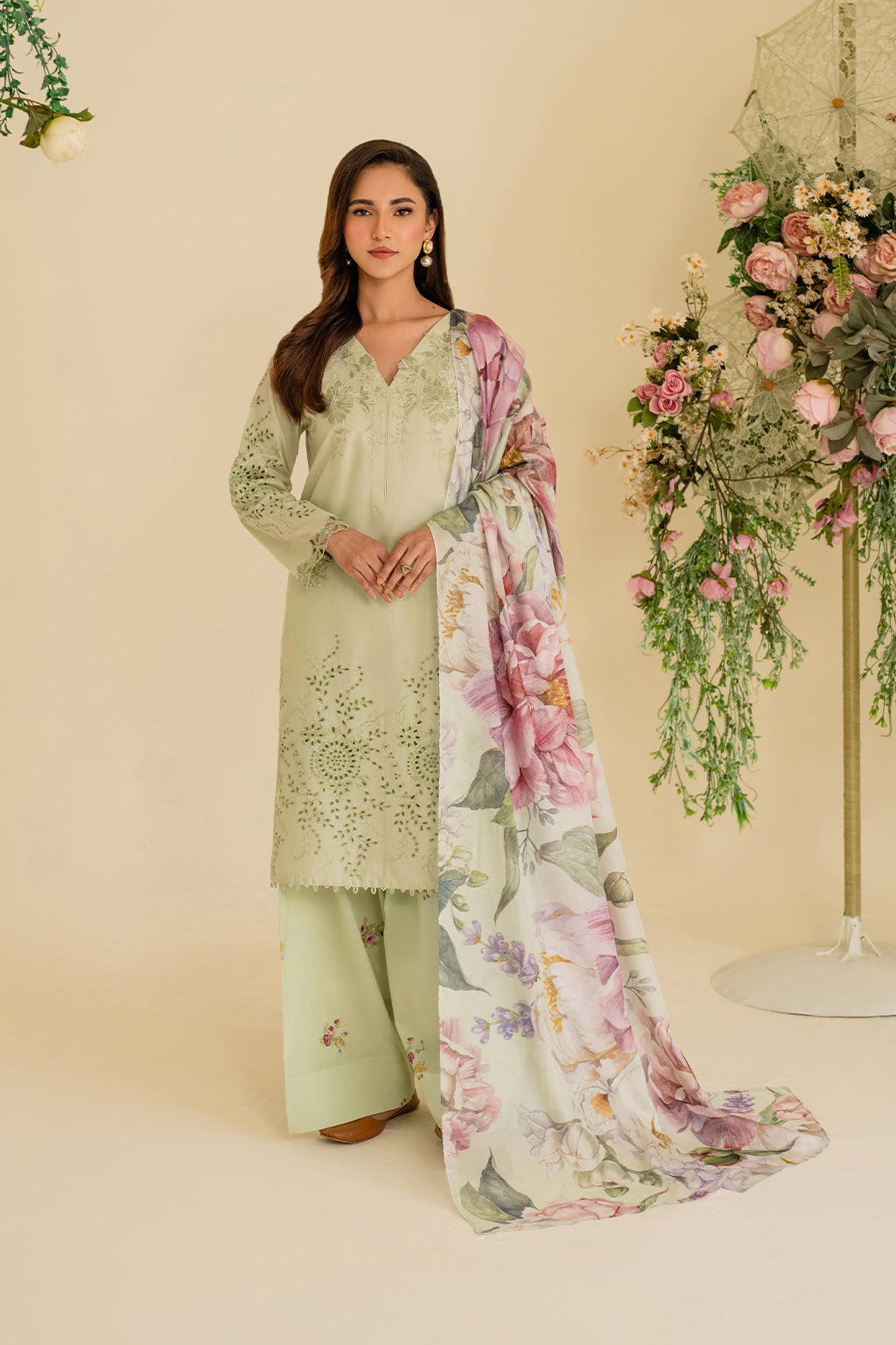 UE-423 Embroidered Textured Lawn - Iznik