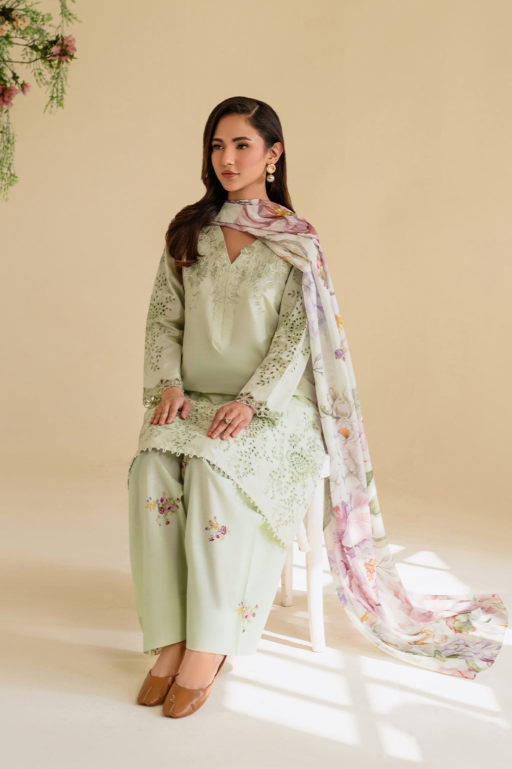 UE-423 Embroidered Textured Lawn