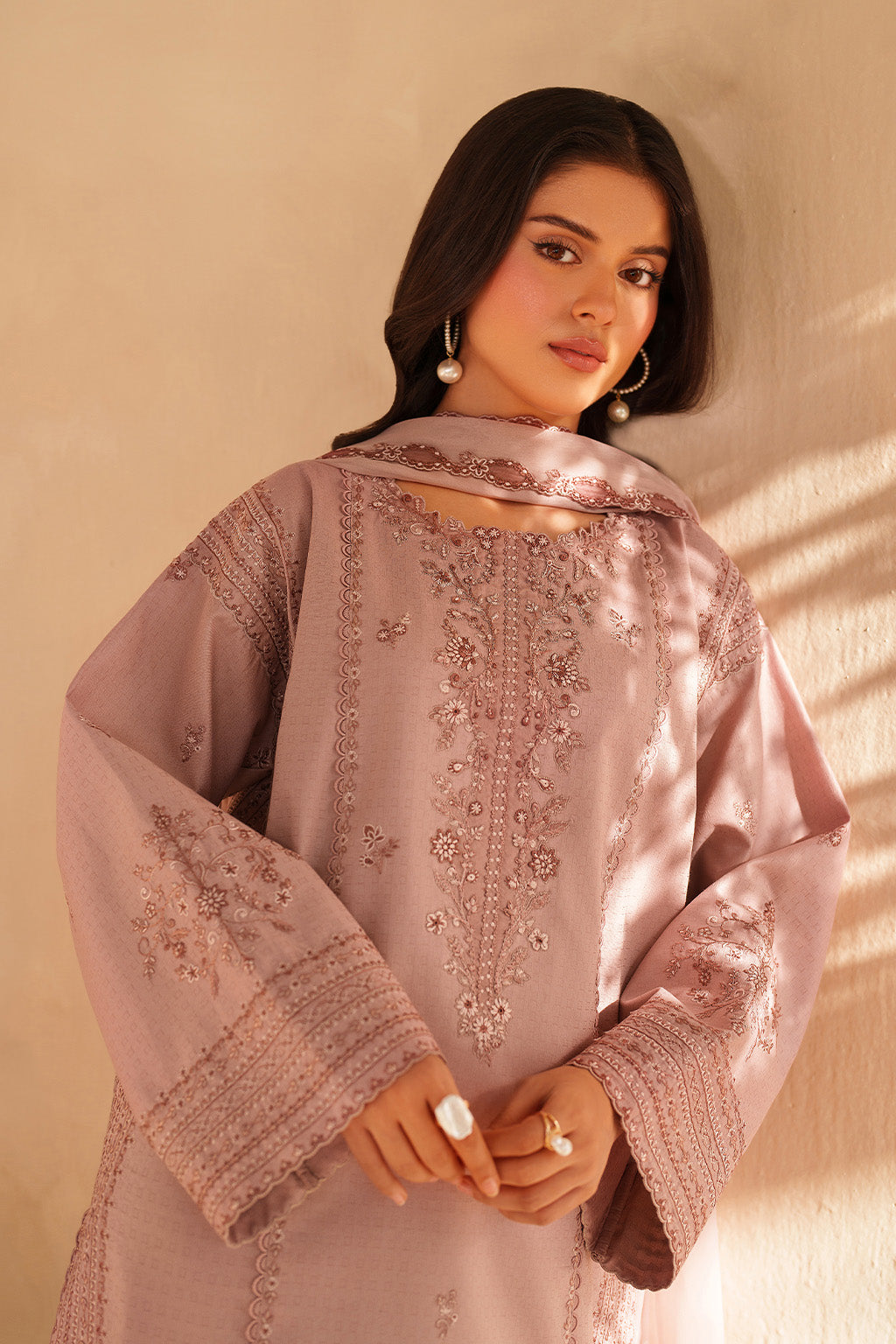 UE-608 Embroidered  Lawn - Iznik