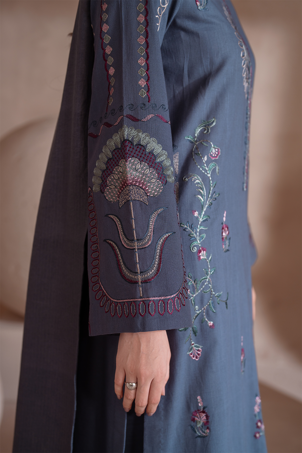 UE-360 Embroidered Khaddar - Iznik