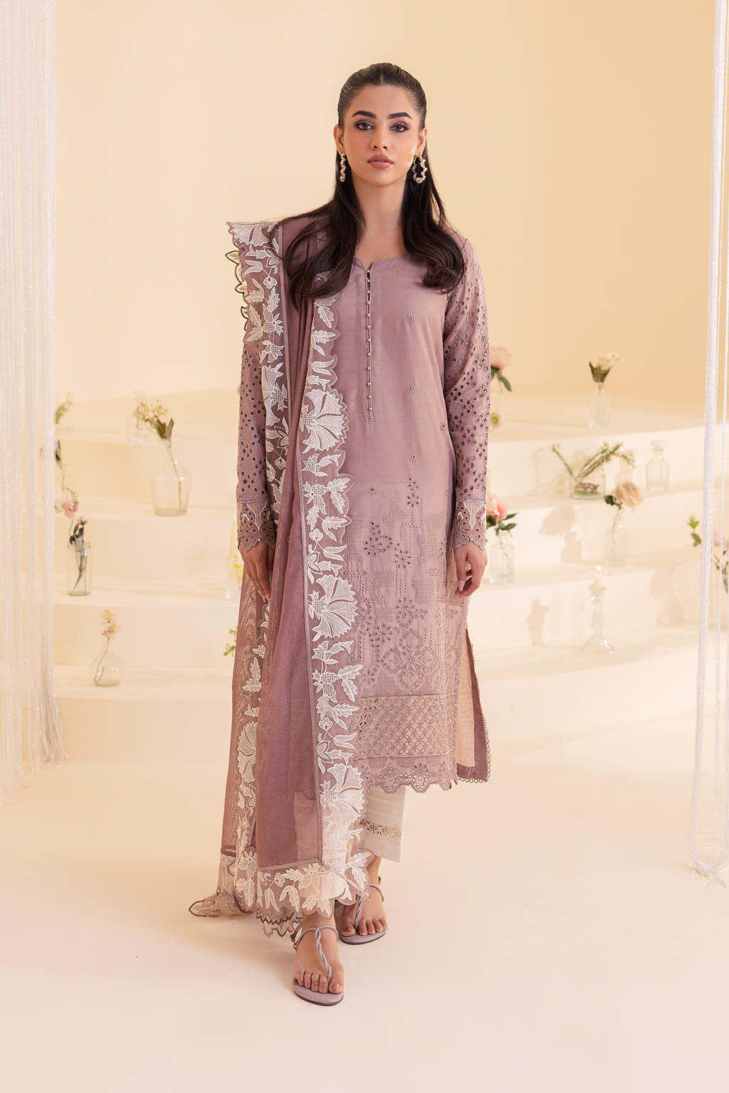 UE-251 Embroidered Lawn - Iznik