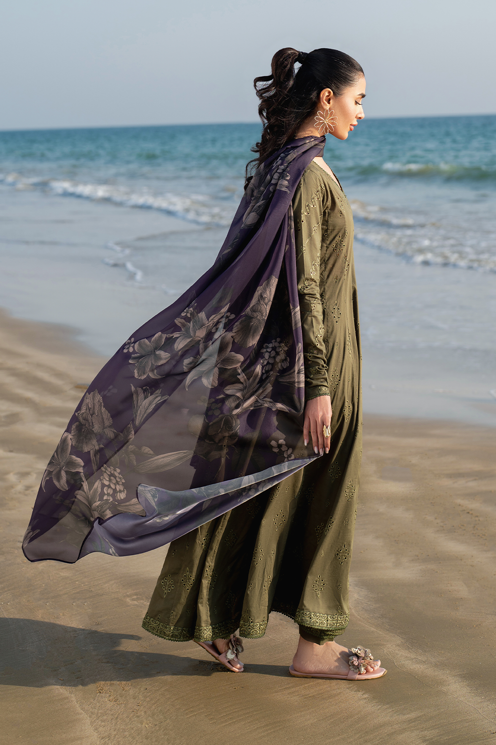 UE-375 Embroidered Lawn - Iznik