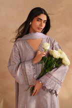 UE-601 Embroidered Lawn - Iznik