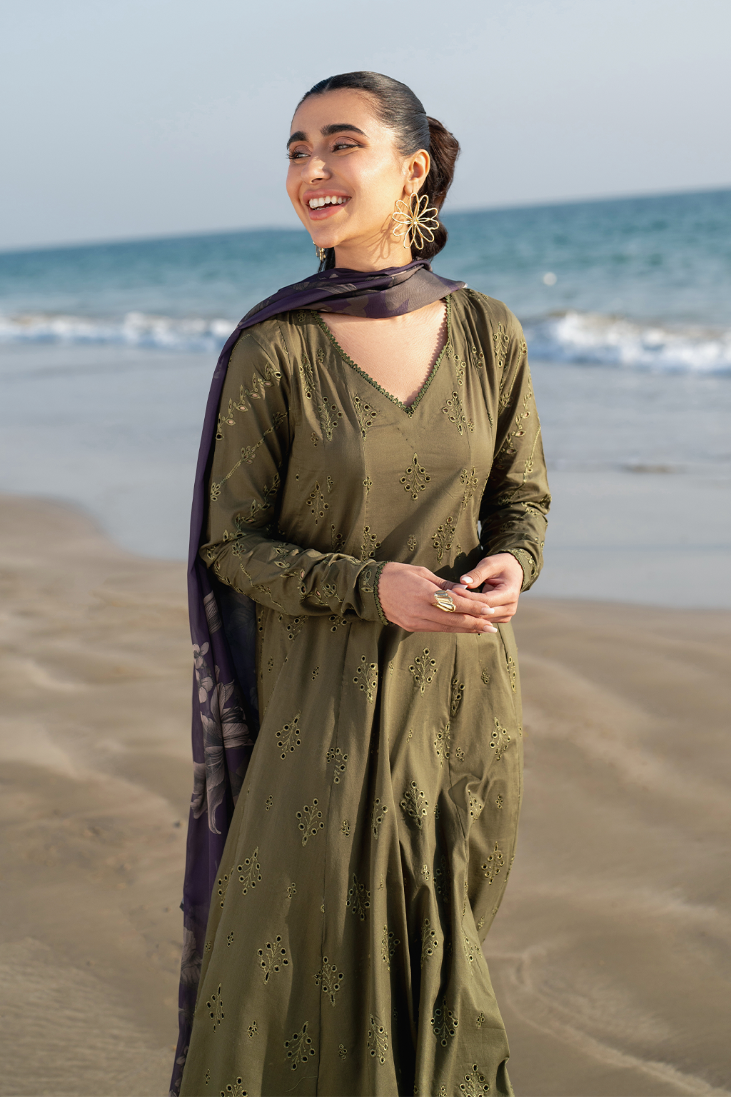 UE-375 Embroidered Lawn - Iznik