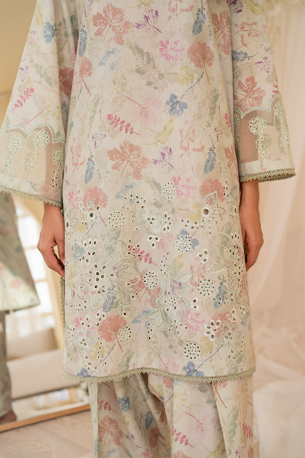 IP-303 Printed Lawn - Iznik