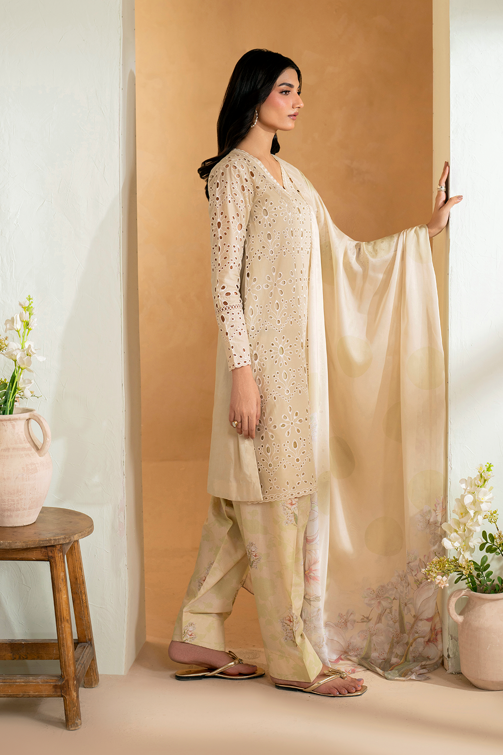 UE-471  Embroidered Lawn