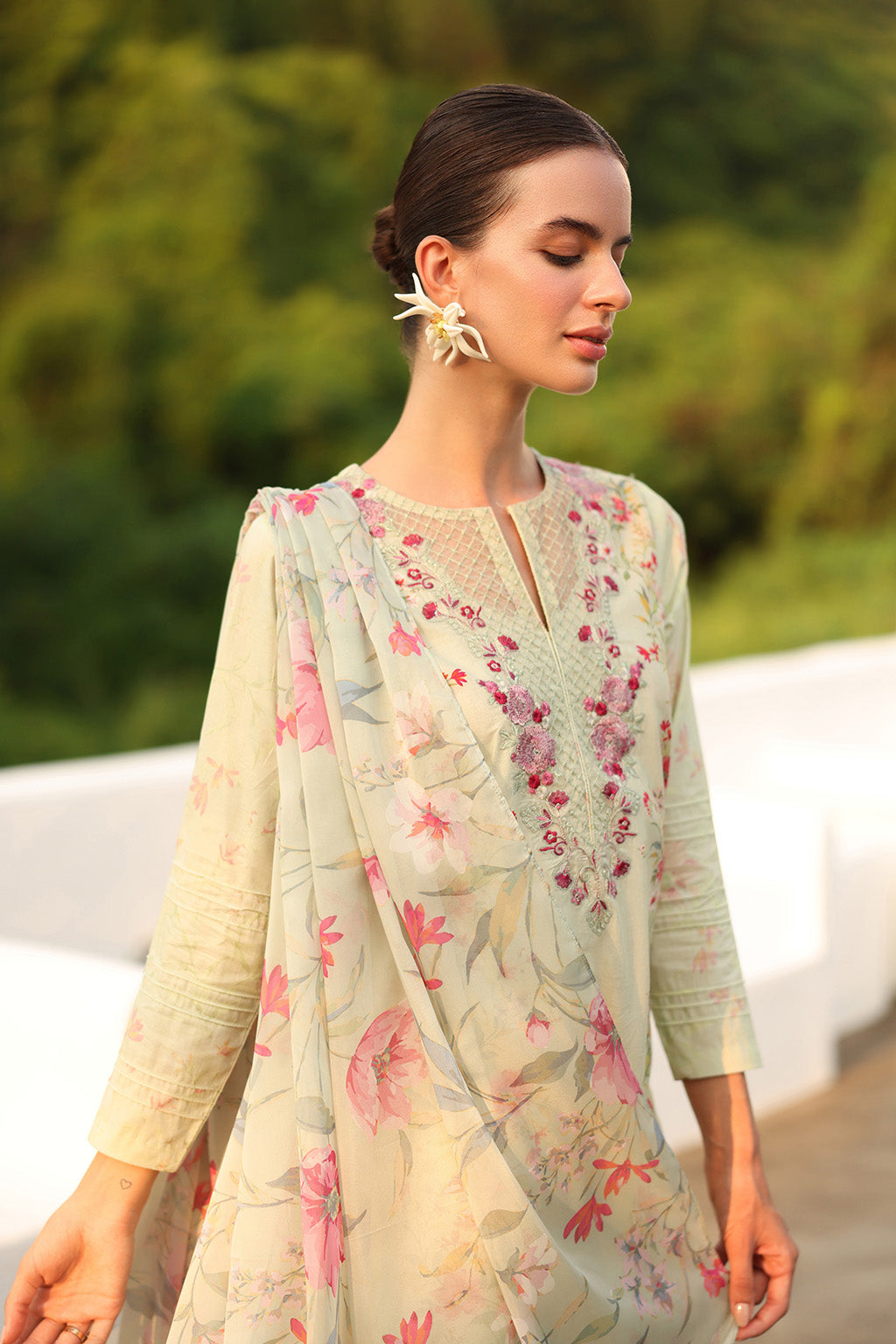 UE-496 Printed Lawn - Iznik