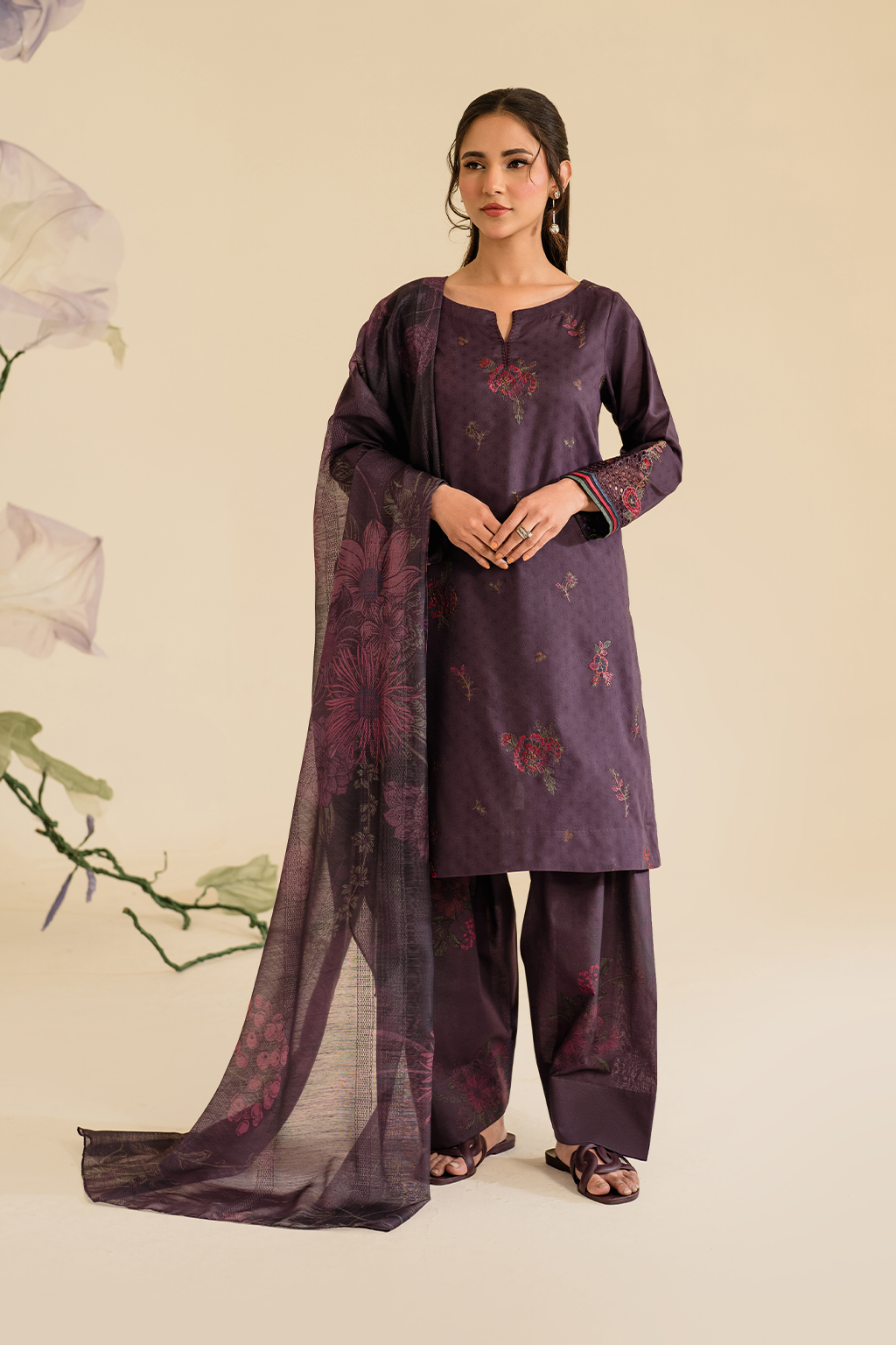 UE-426 Embroidered Textured Lawn - Iznik