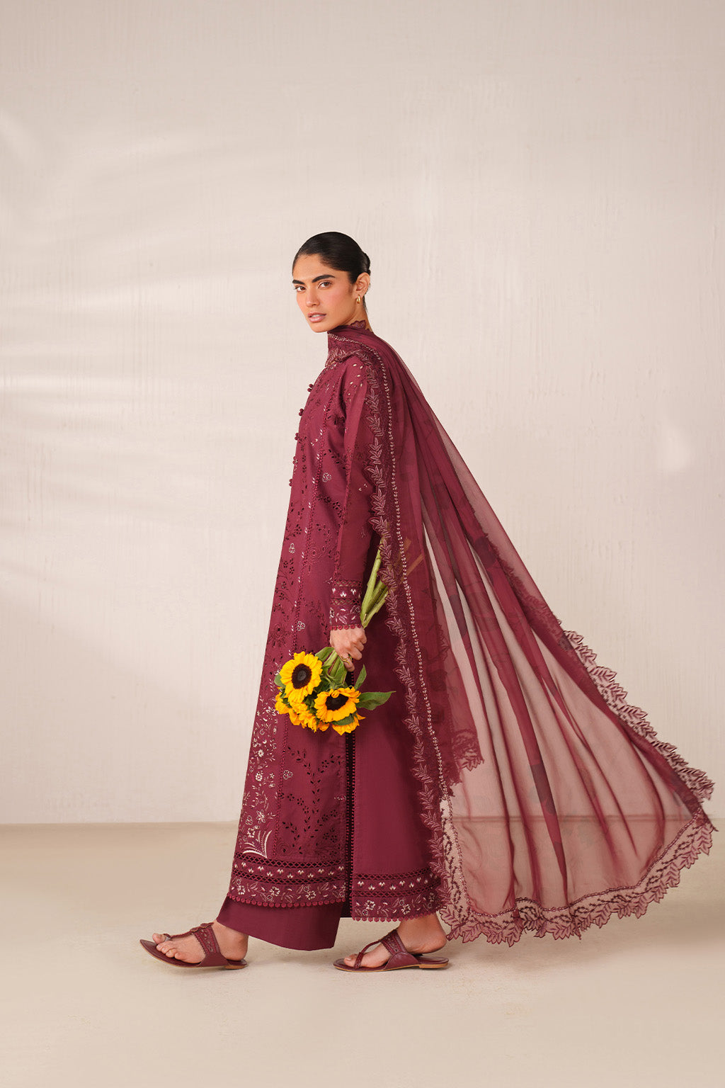 UE-609 Embroidered Lawn