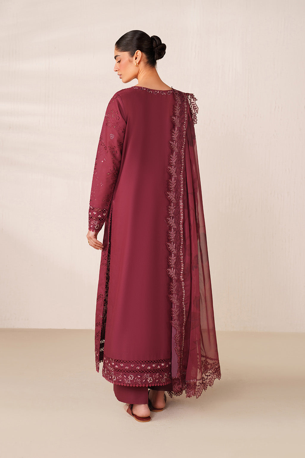UE-609 Embroidered Lawn