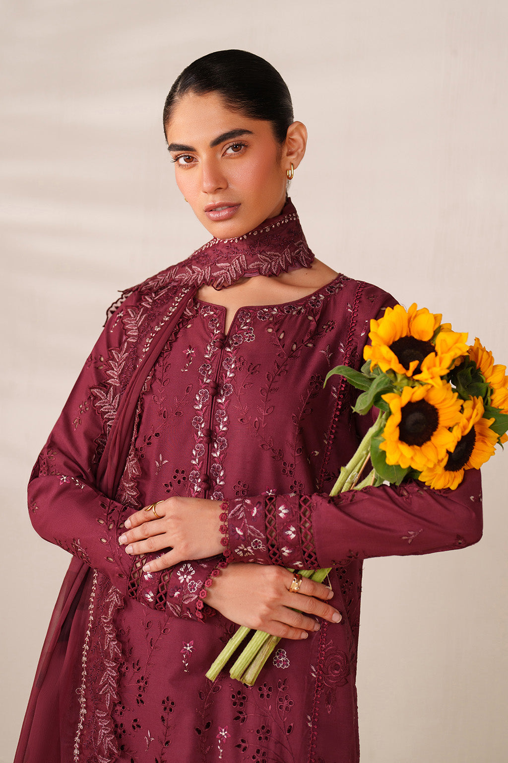 UE-609 Embroidered Lawn