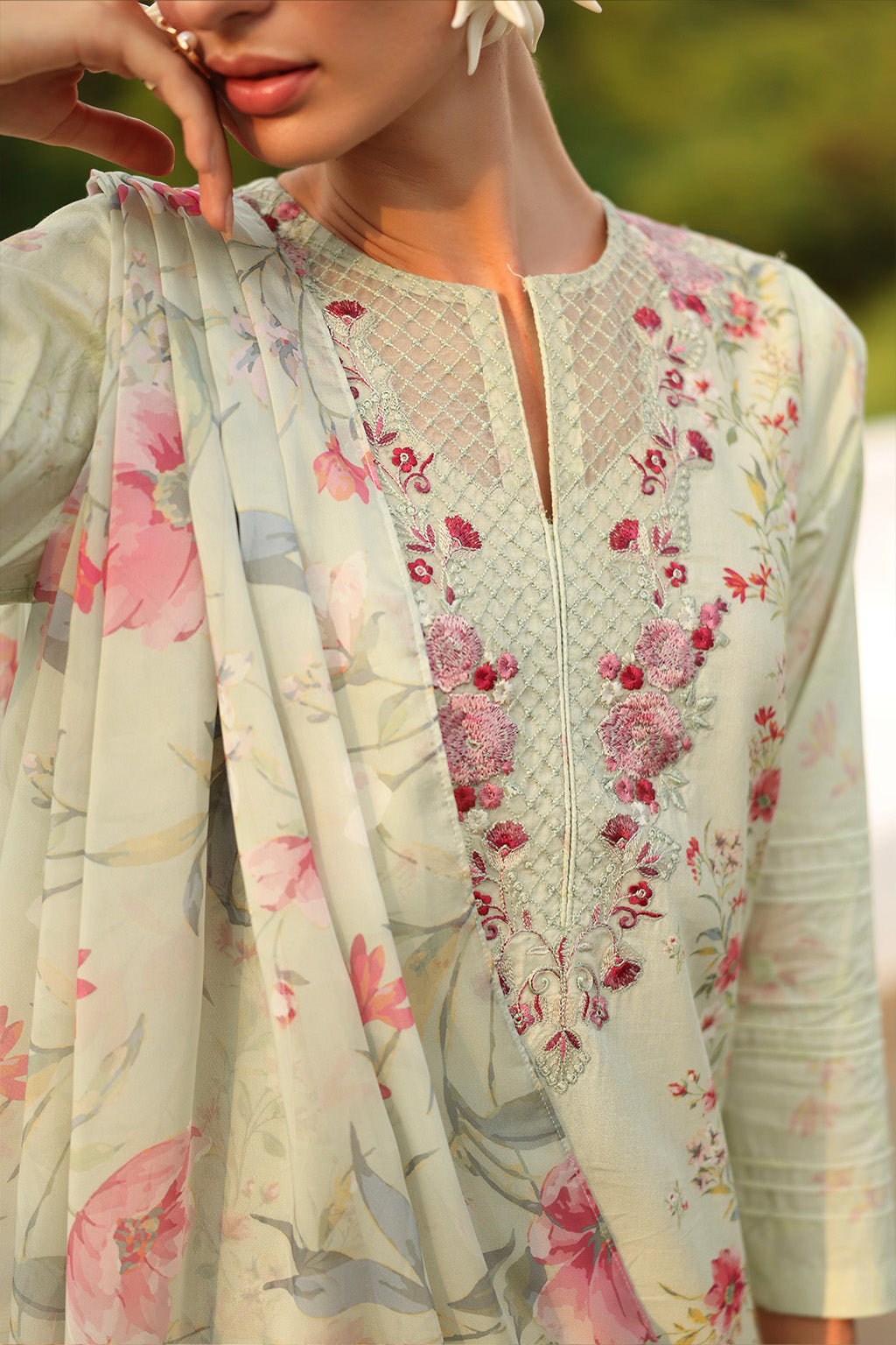 UE-496 Printed Lawn - Iznik