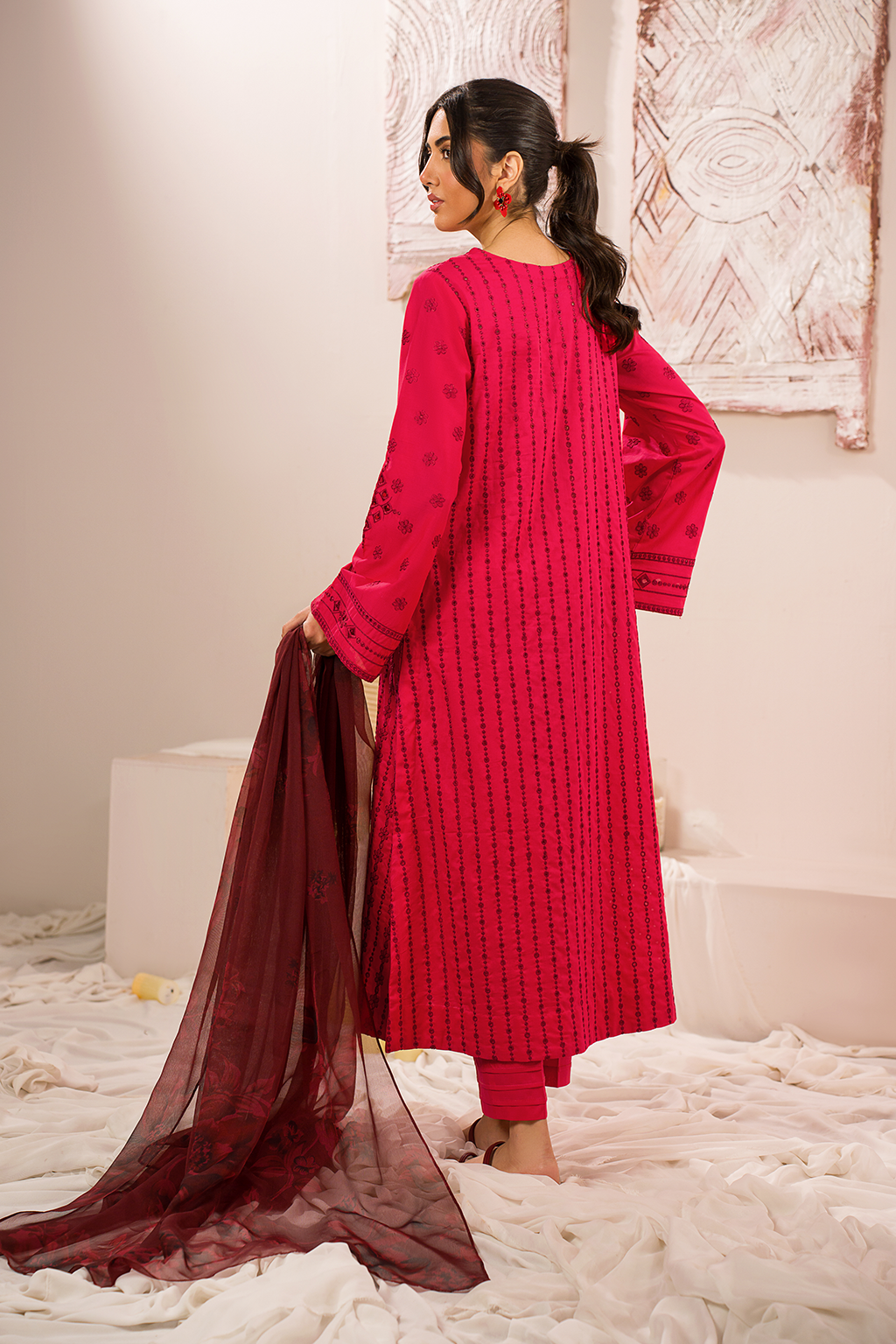 UE-203 Embroidered Lawn - Iznik