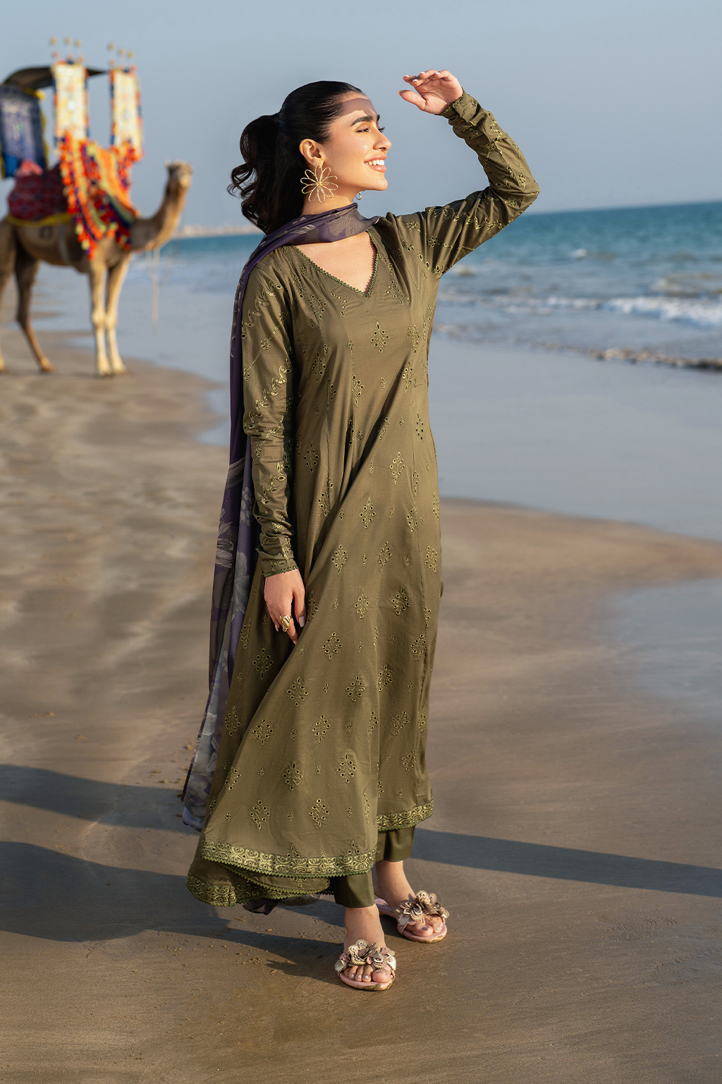 UE-375 Embroidered Lawn - Iznik