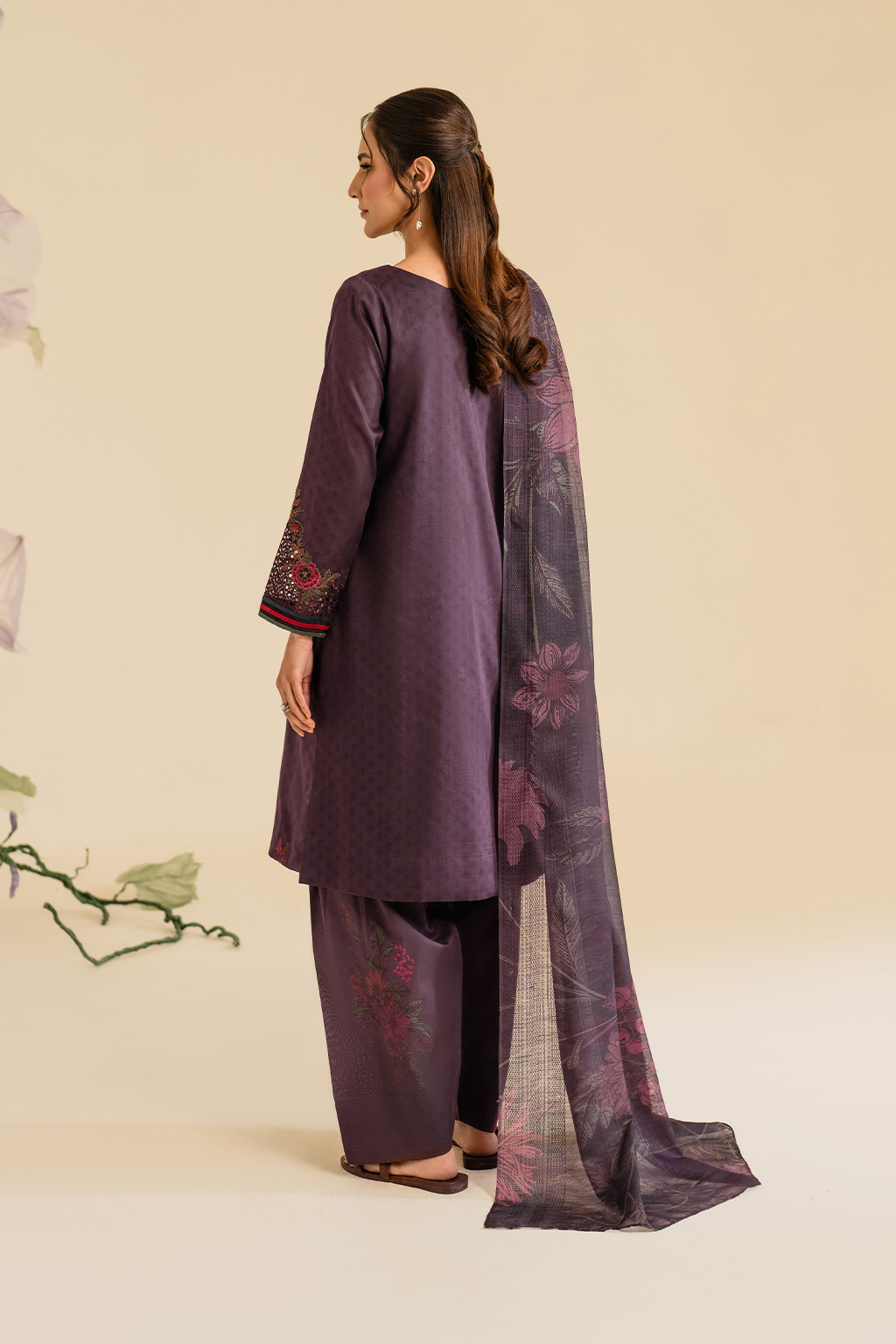 UE-426 Embroidered Textured Lawn - Iznik