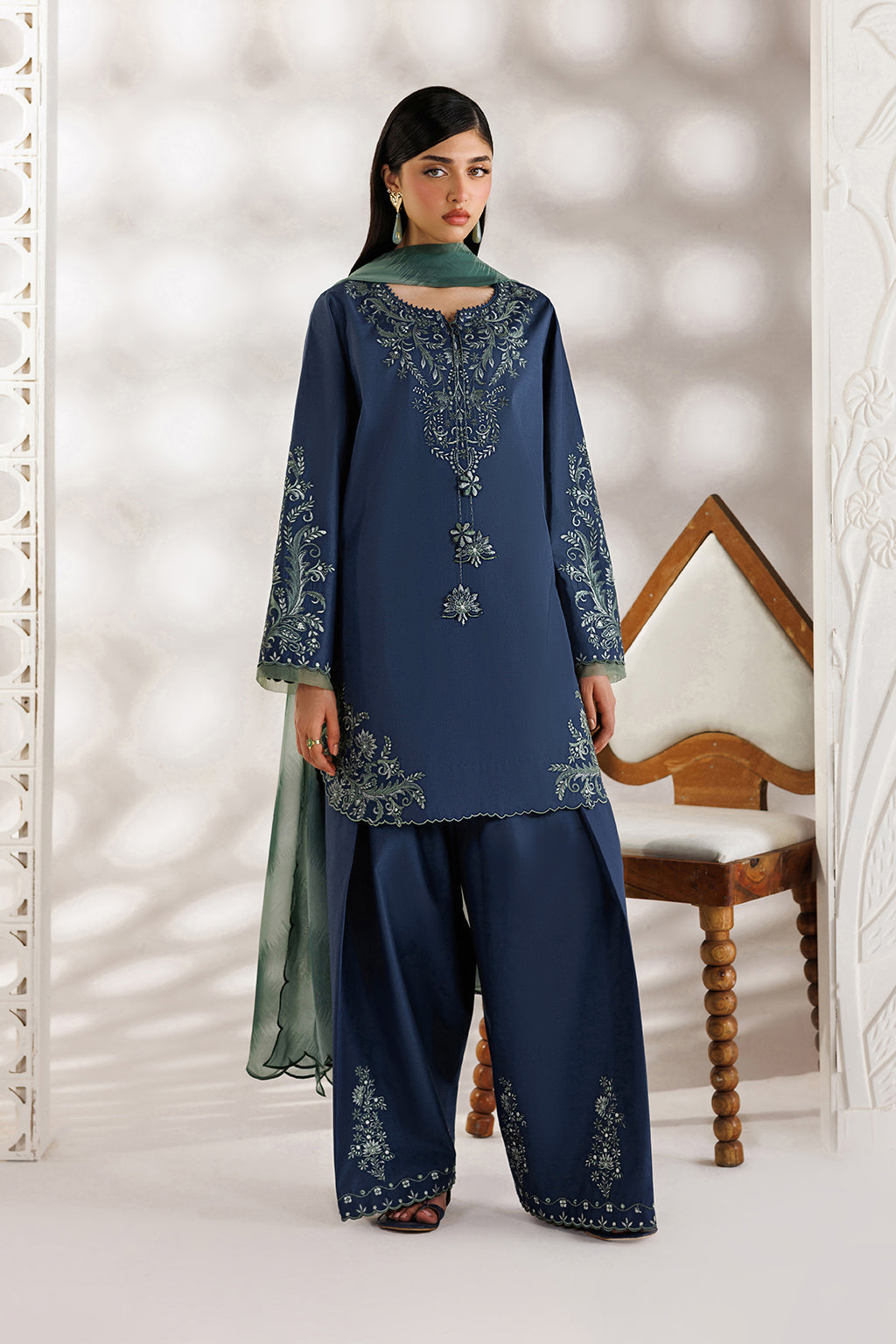 UE-685 Embroidered Lawn