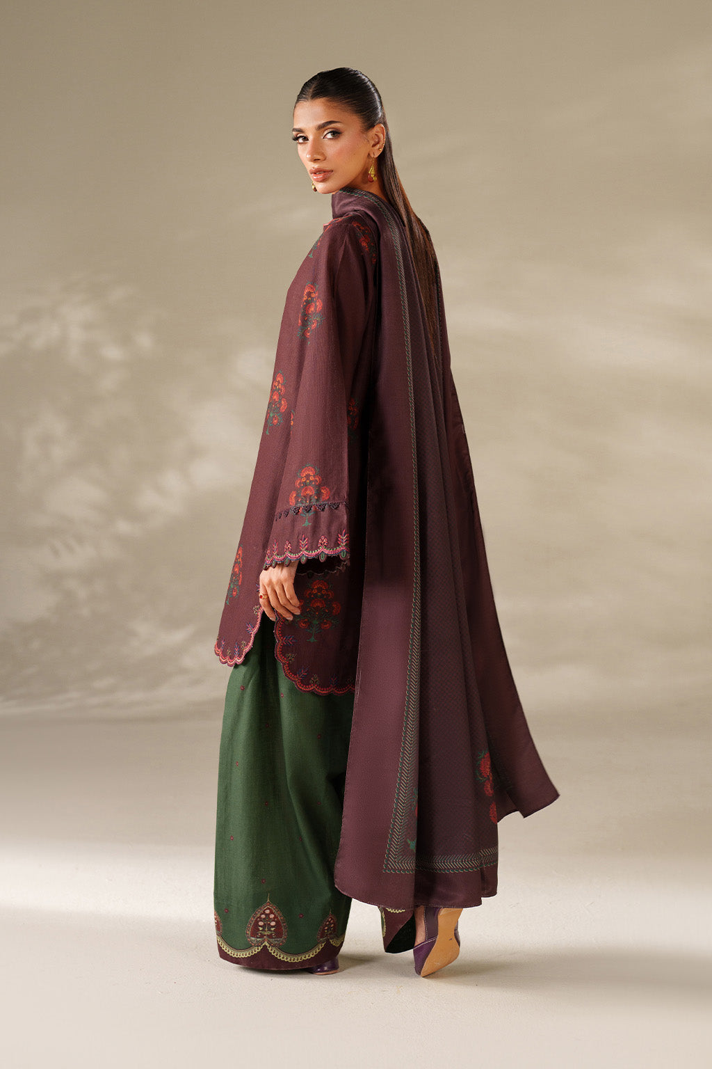 UE-562  Printed Khaddar - Iznik