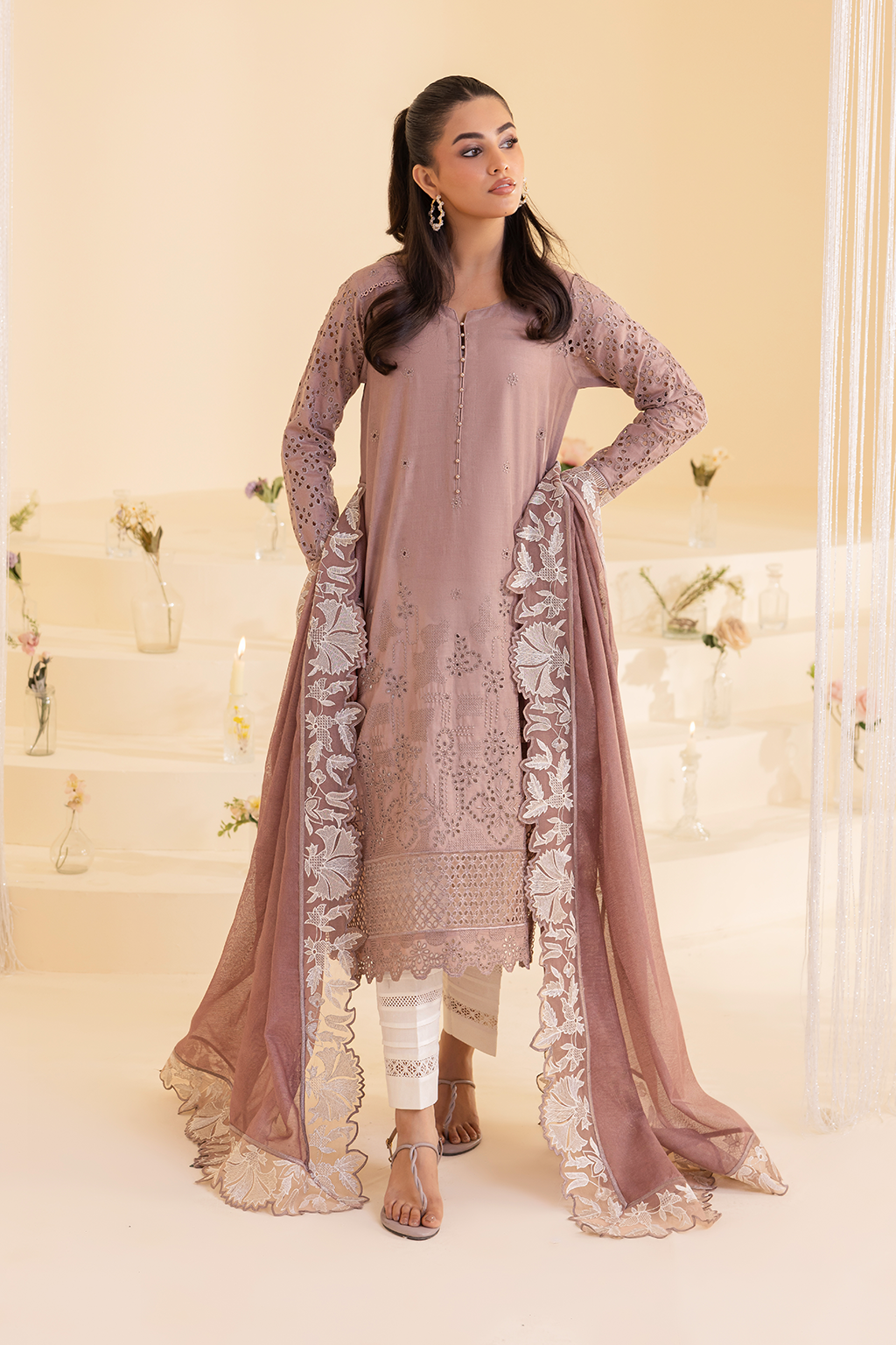 UE-251 Embroidered Lawn - Iznik