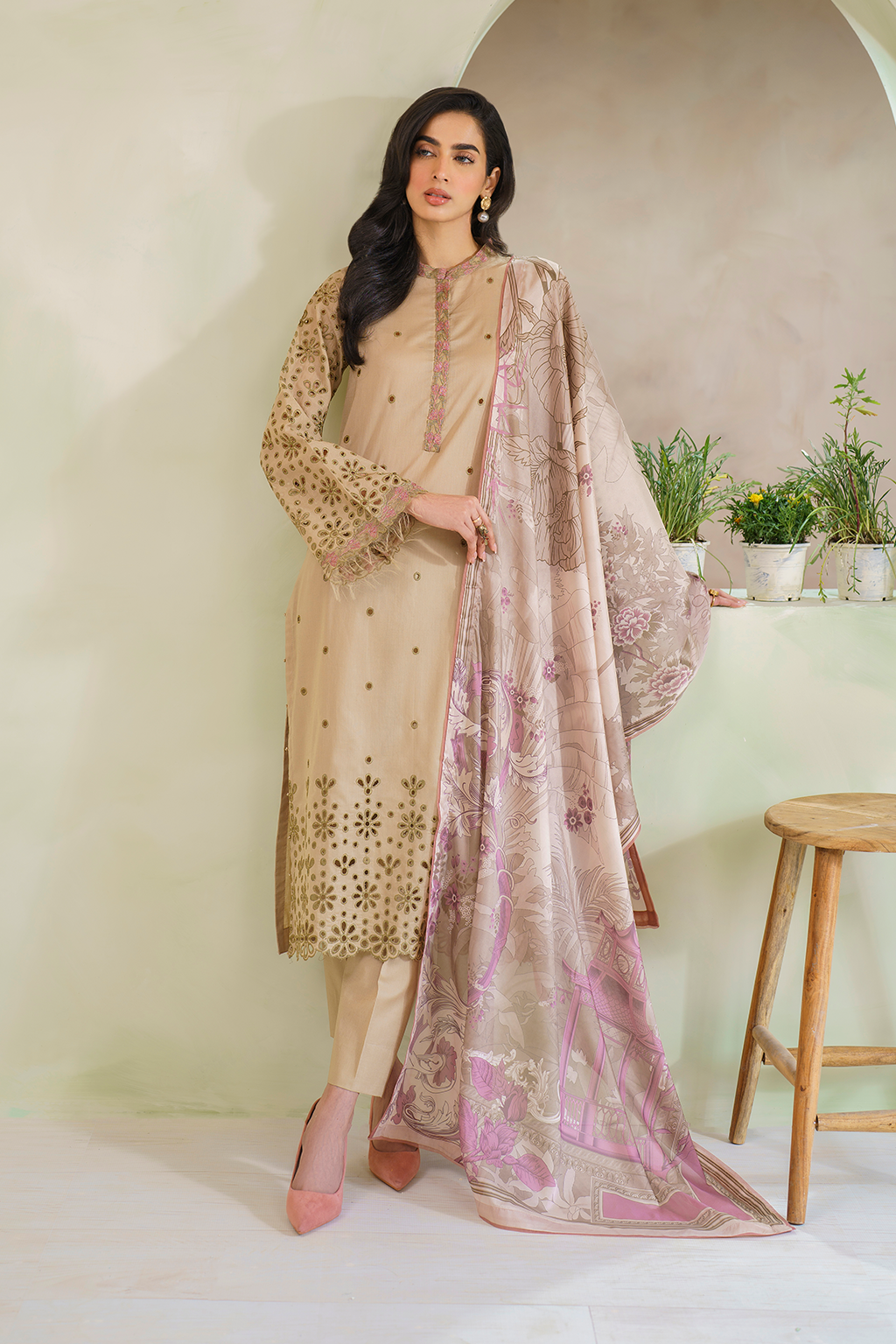 UE-302 Embroidered Lawn