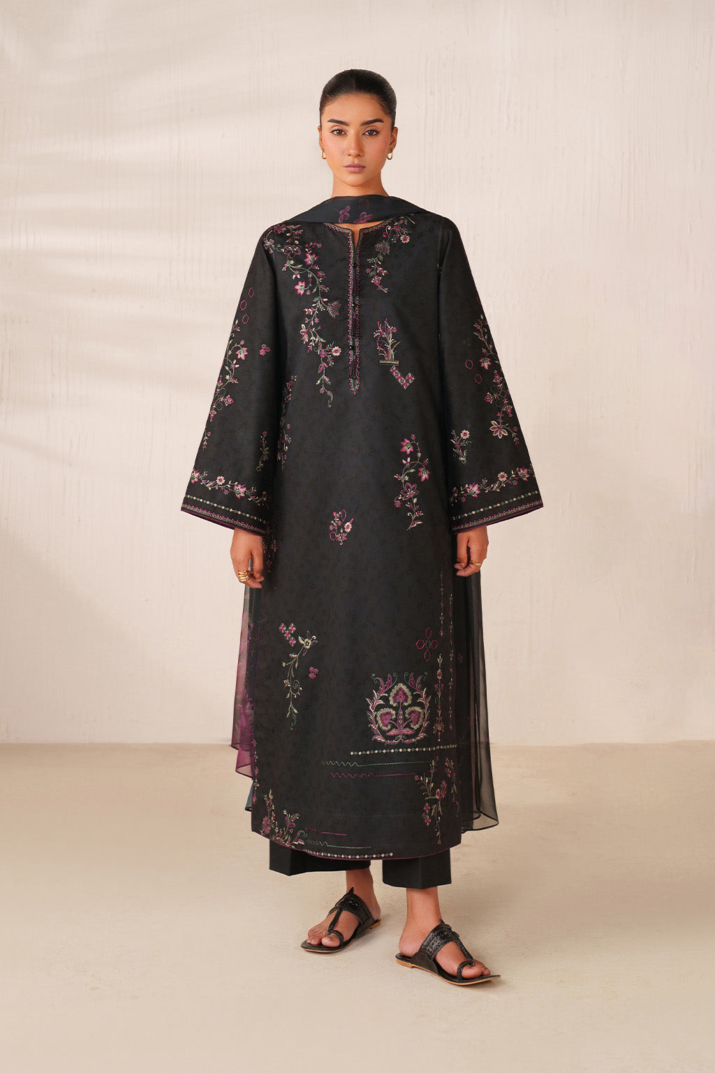 UE-595 Embroidered Lawn - Iznik